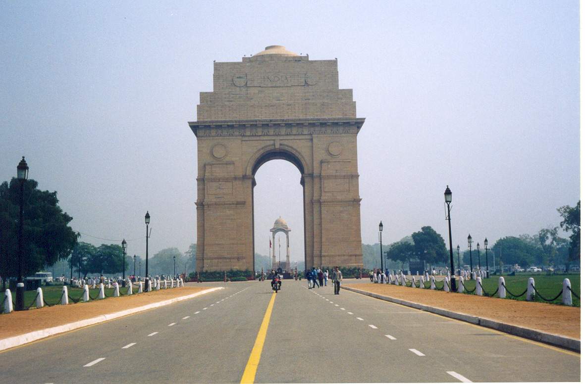 Indian soldiers pay their respects at the India Gate, New Delhi