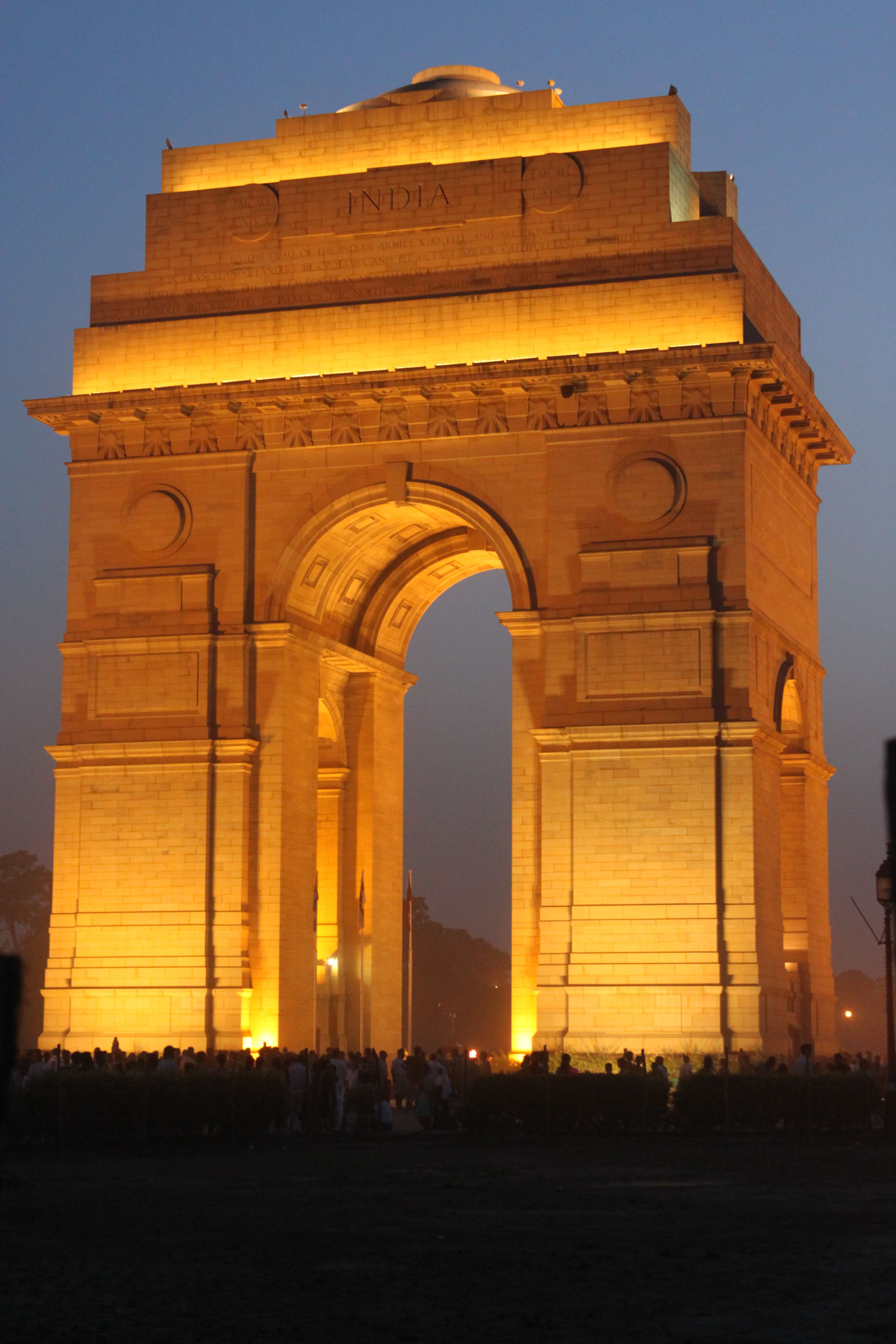 Indian soldiers pay their respects at the India Gate, New Delhi