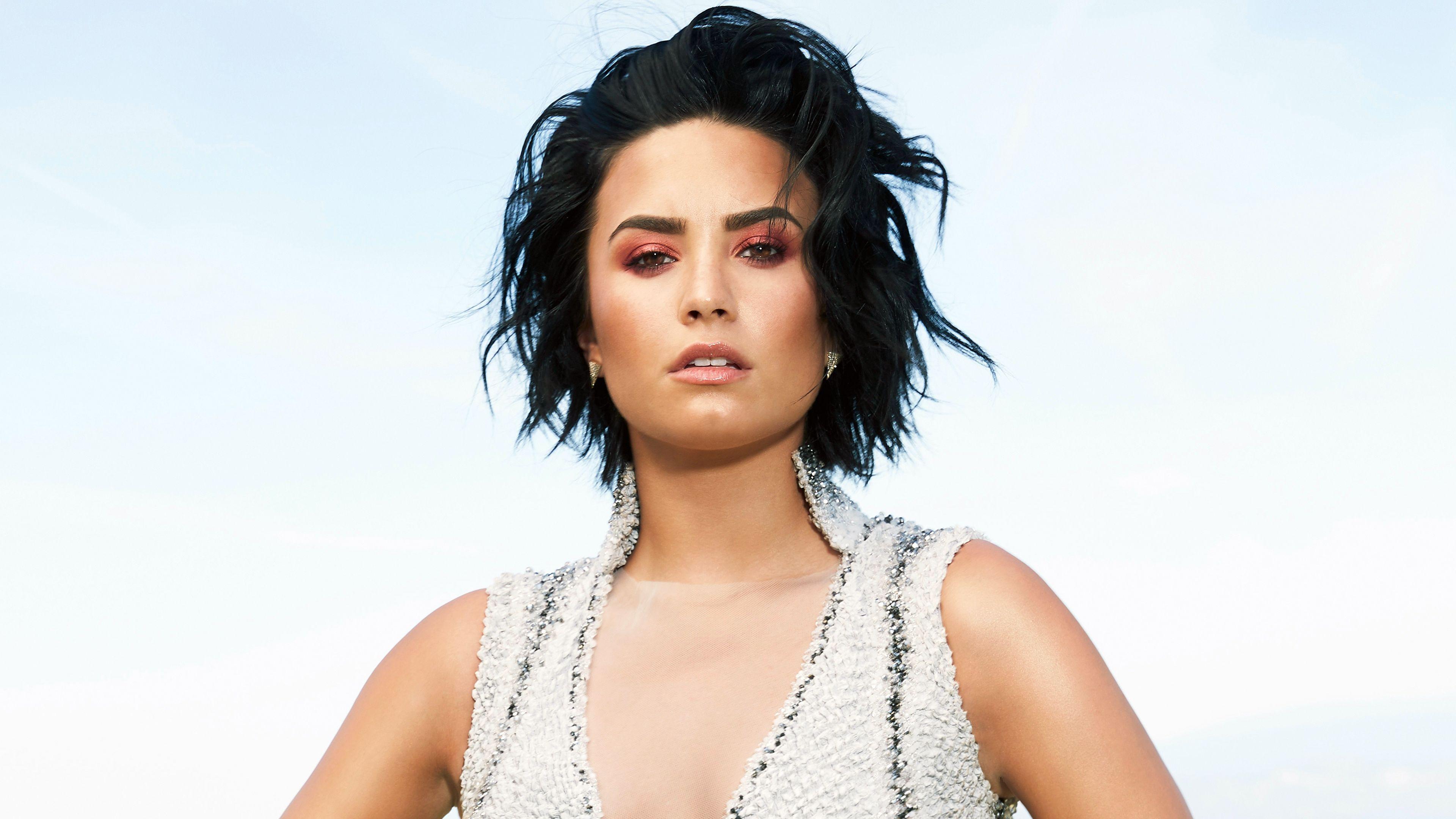 Demi Lovato Latina Magazine 2016 Wallpaper