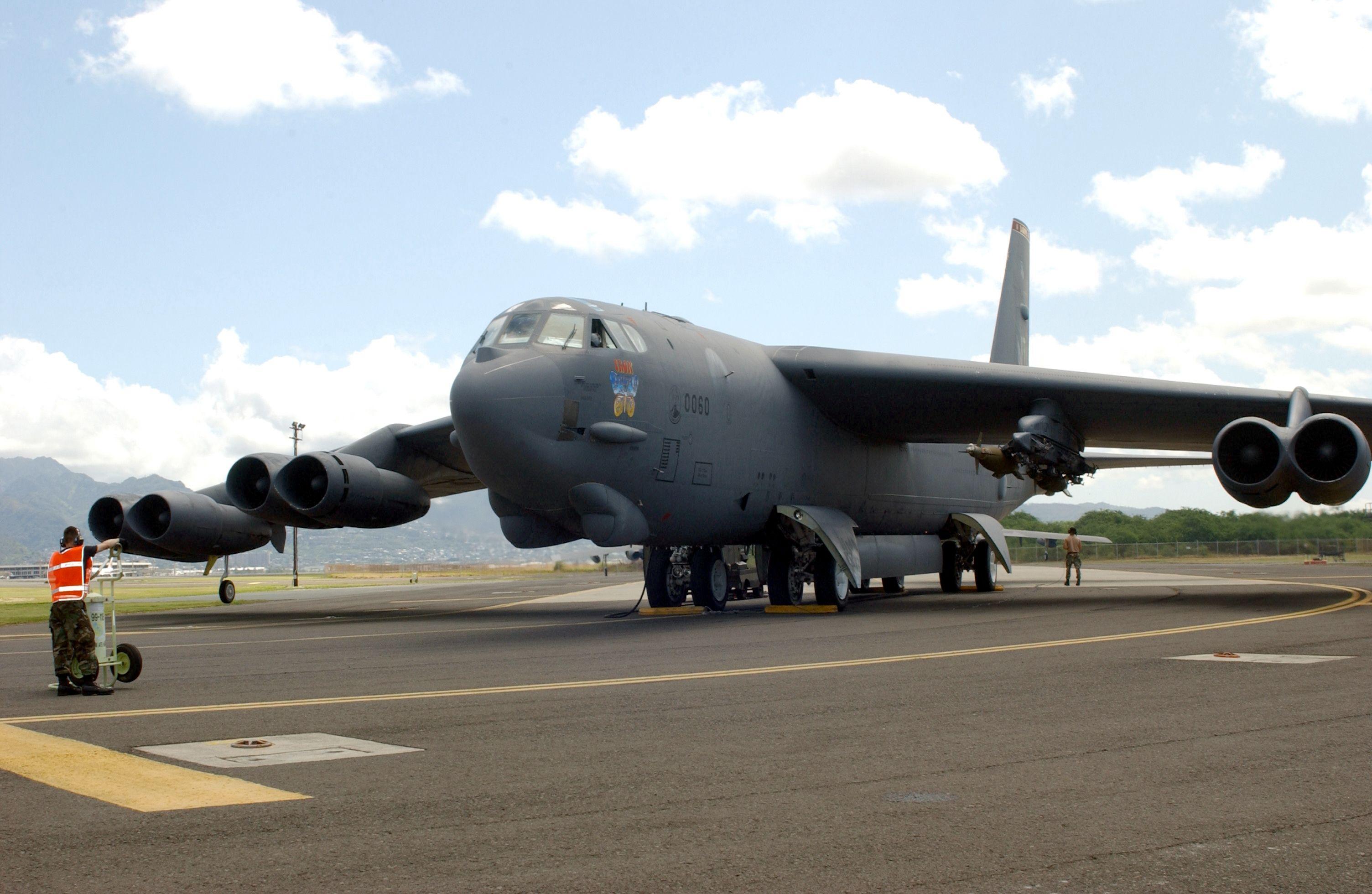 Boeing B 52 Stratofortress Full HD Wallpaper
