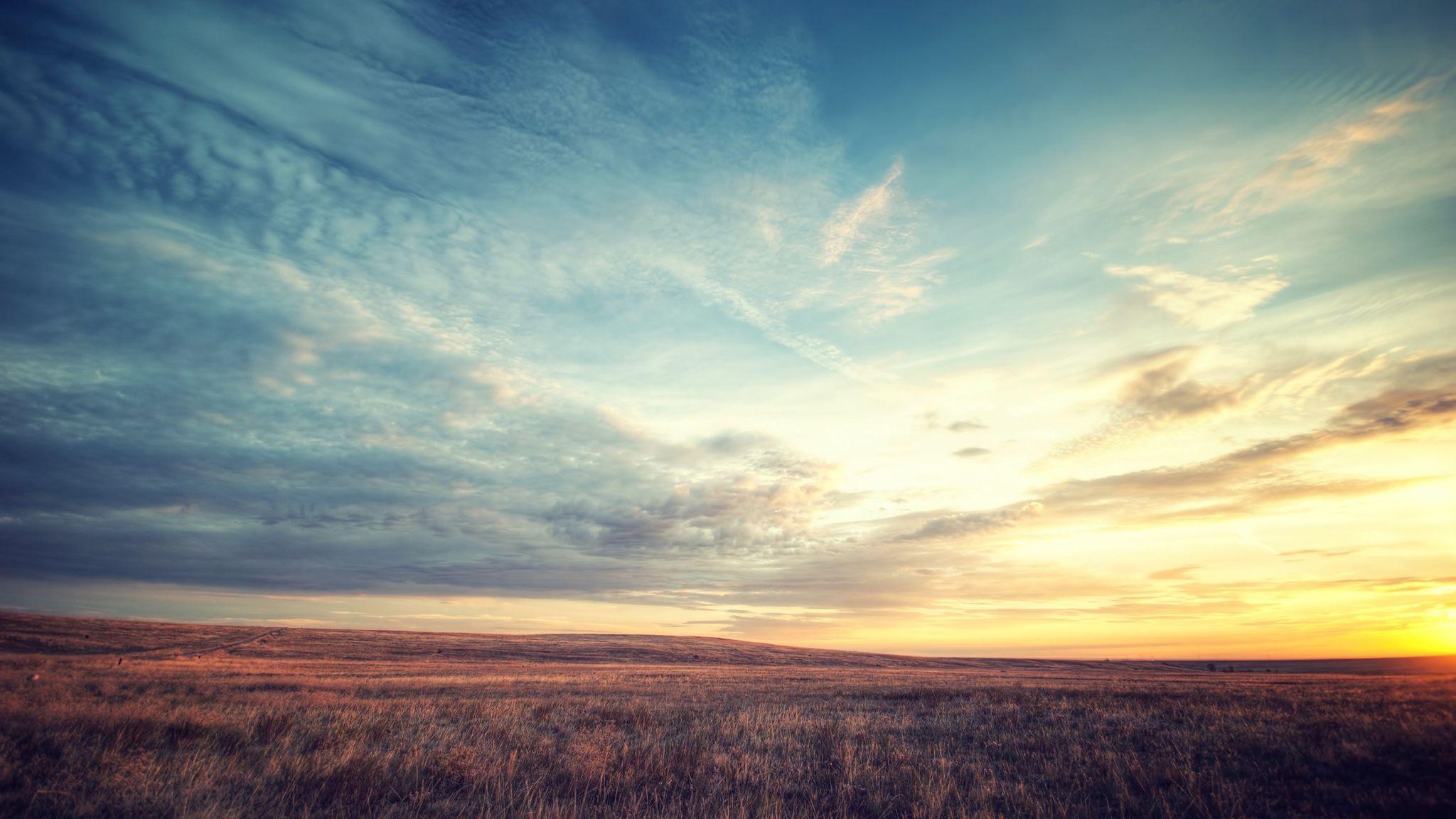 Download wallpaper 2048x1152 field, dawn, sky, beautiful scenery