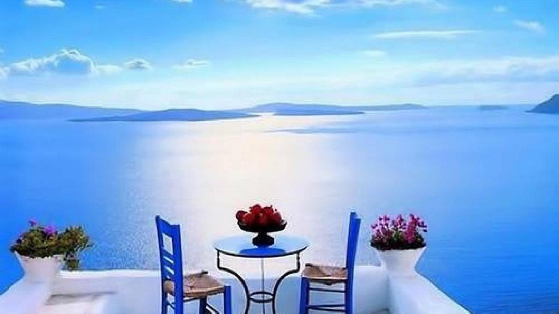 Grace Santorini Wallpaper Background