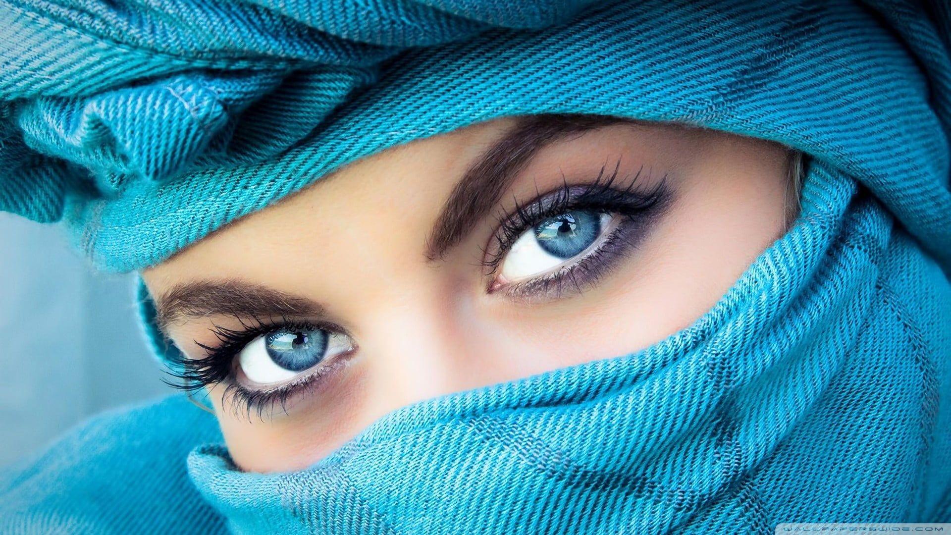 Woman's blue eyes HD wallpaper