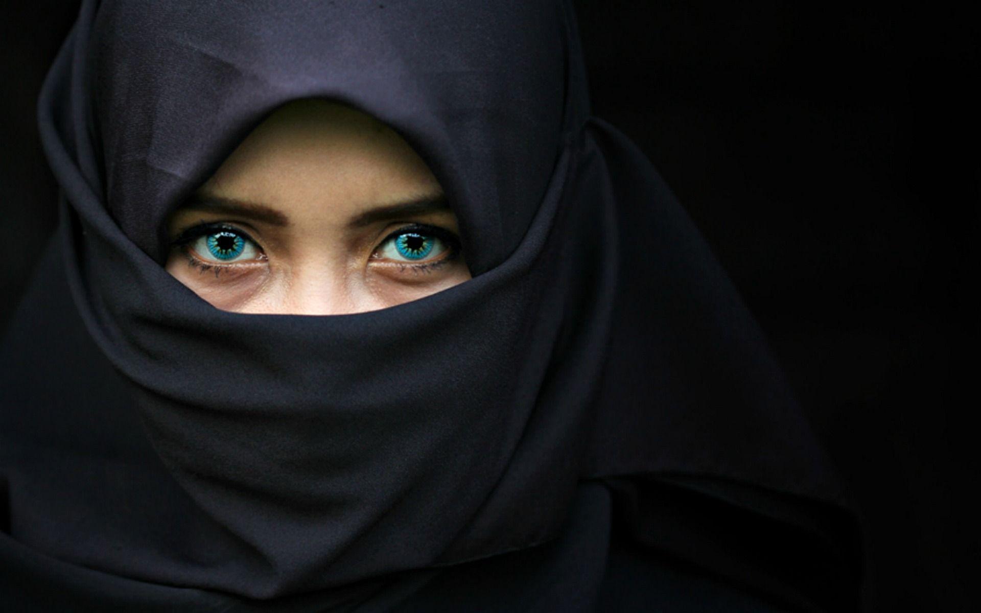 Глаза в хиджабе