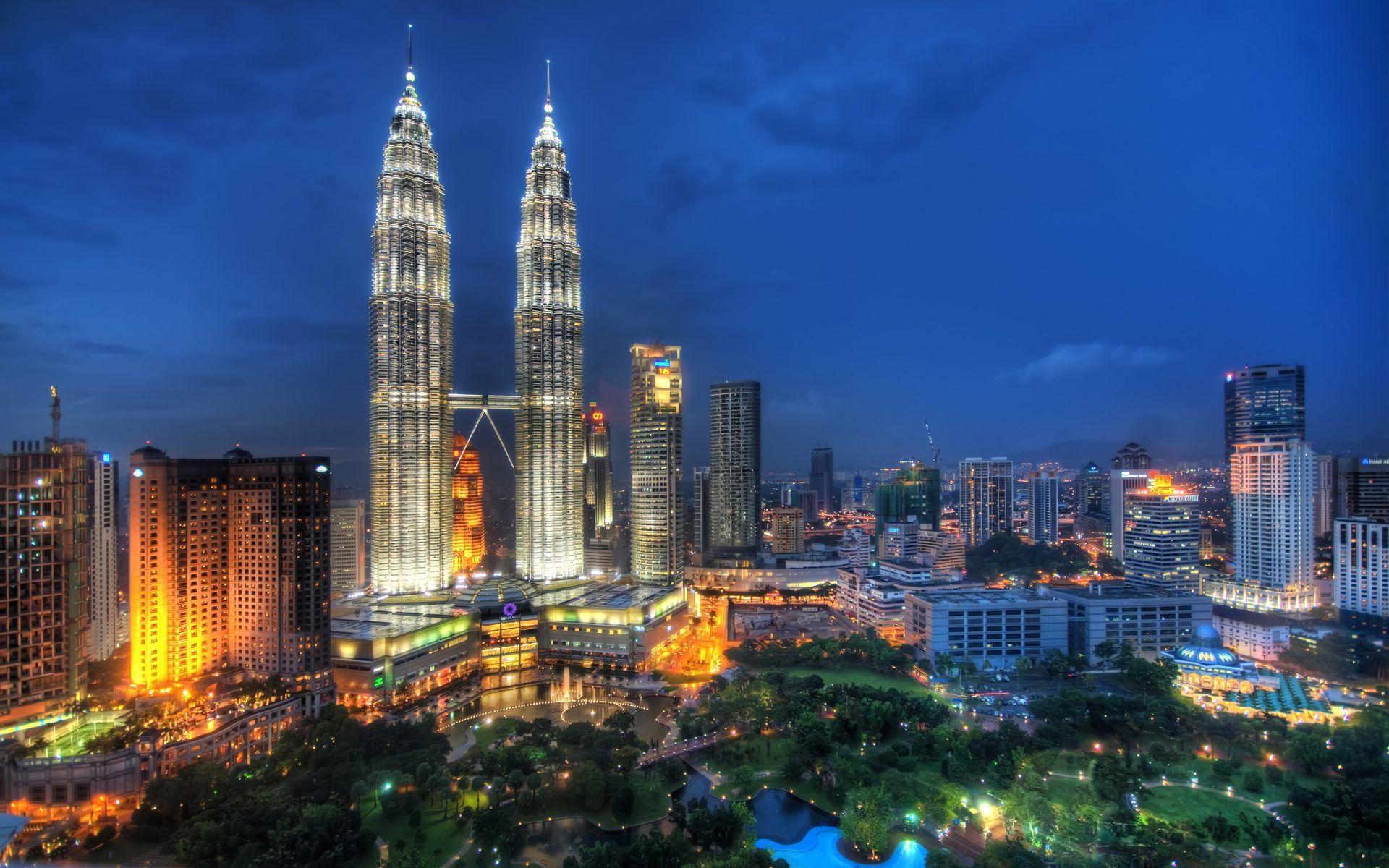 Twin Towers, Kuala Lumpur, Malaysia Desktop Wallpaper Background