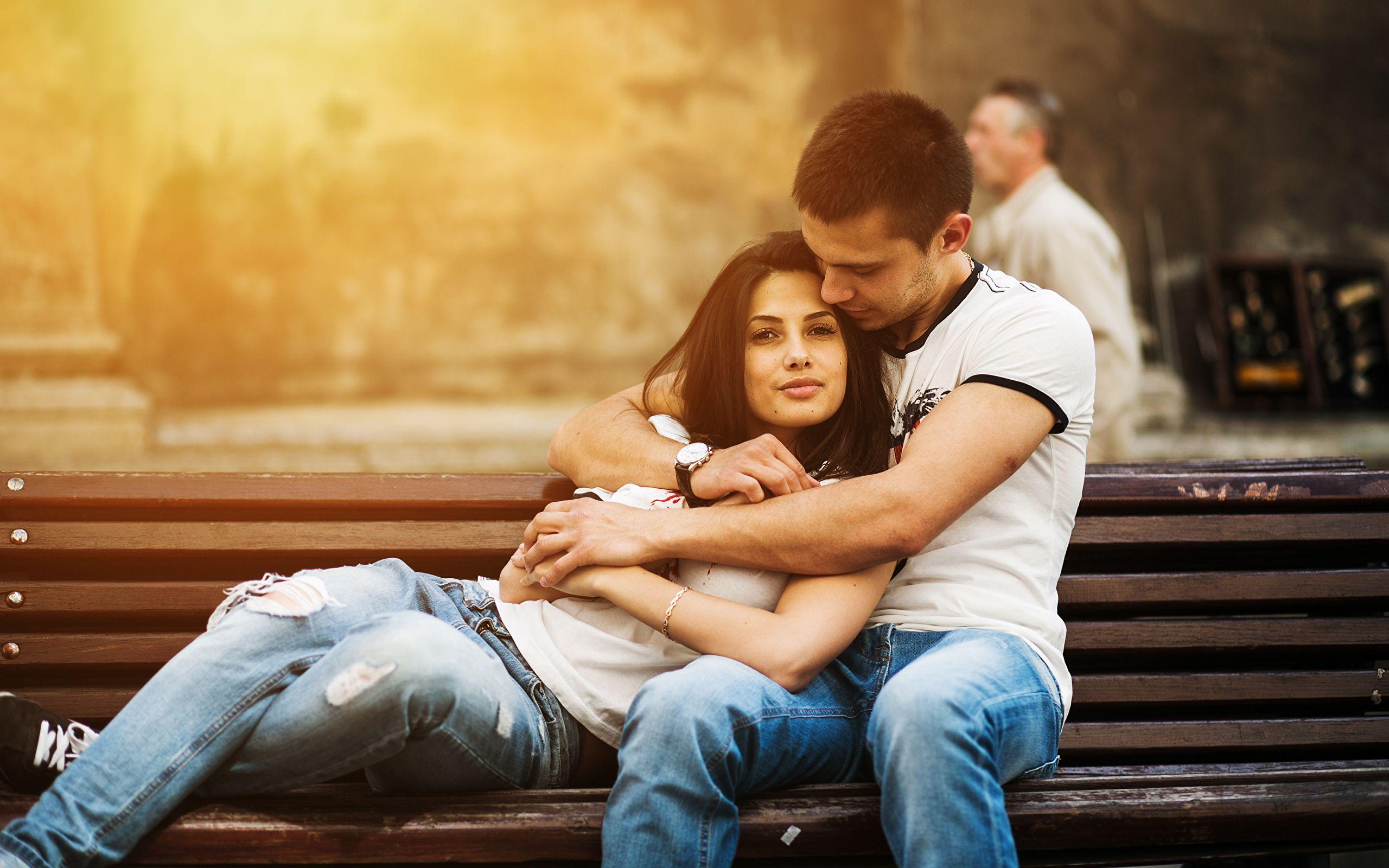 Photos Man Couples in love Hug Love Girls Jeans Bench 2560x1600