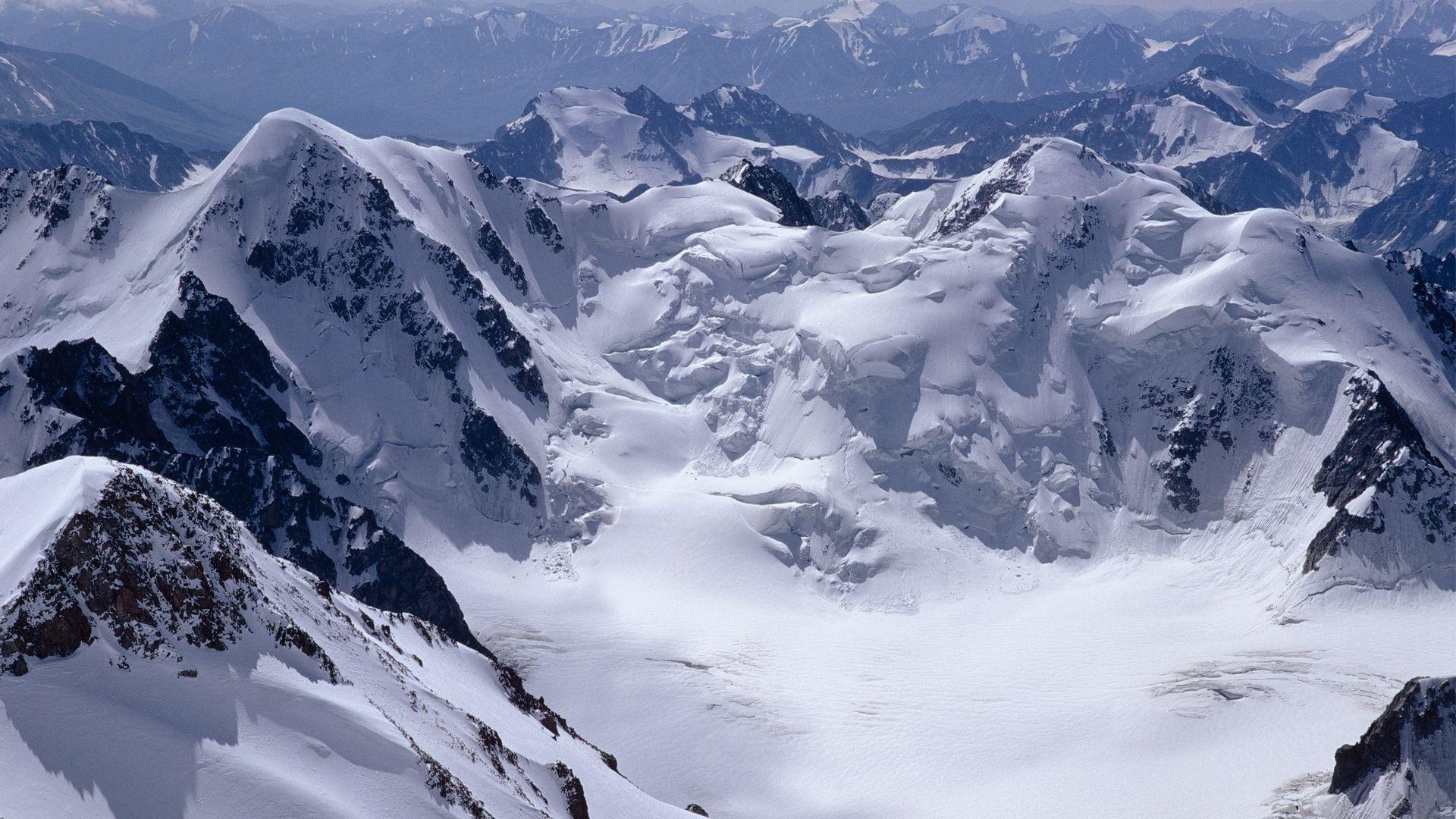 Snowy mountain wallpaper