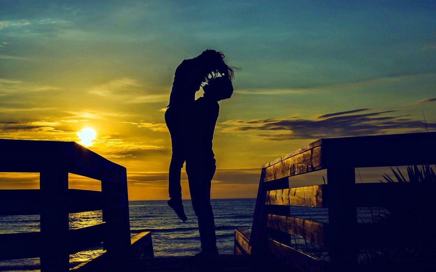 couple hug wallpaper download Collection