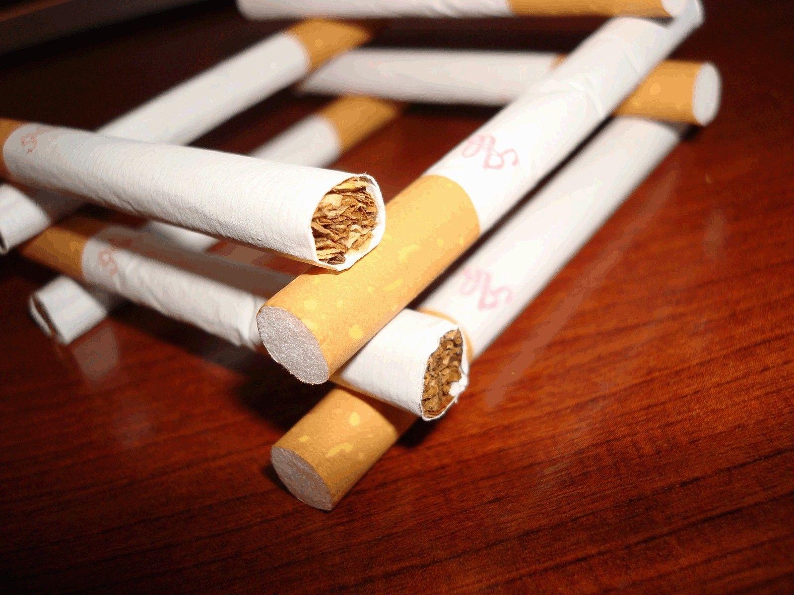 Download Cigarettes Wallpaper 1600x1200