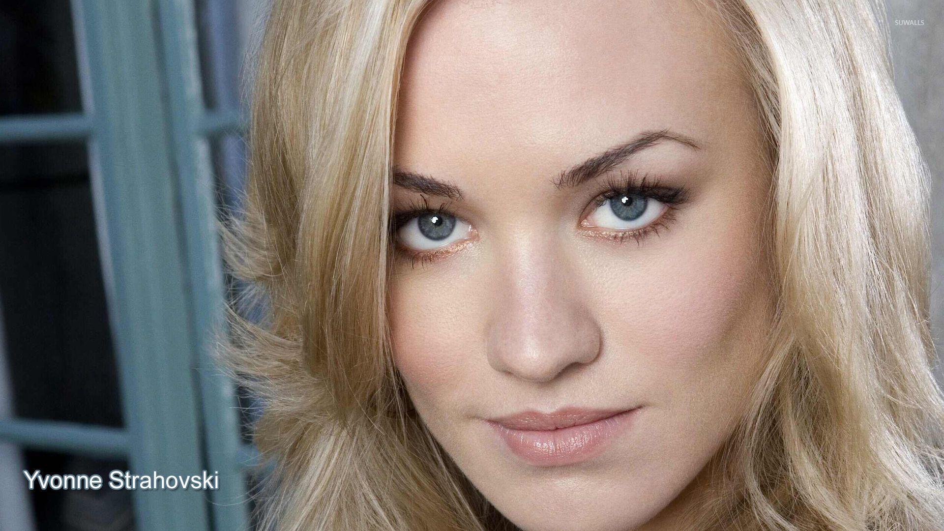 Yvonne Strahovski [2] wallpaper wallpaper