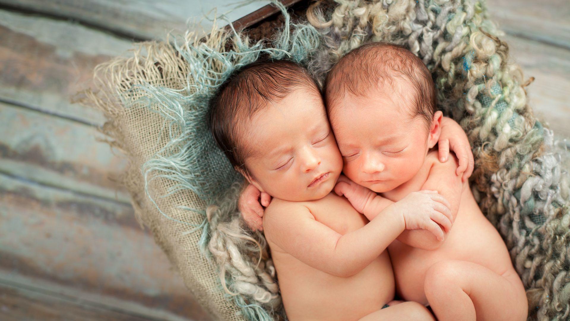 Funny Babies Twins Hug HD 4567 Full HD Wallpaper Desktop