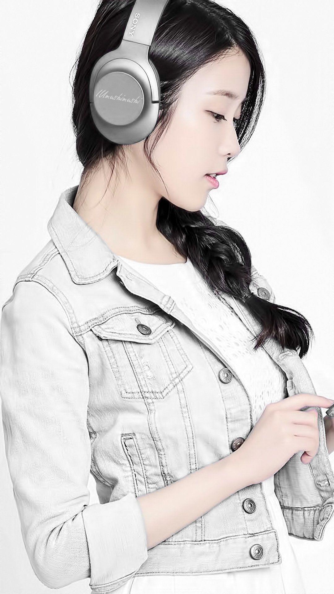 IU PC and Mobile Wallpaper 1920x1080. Girl with headphones