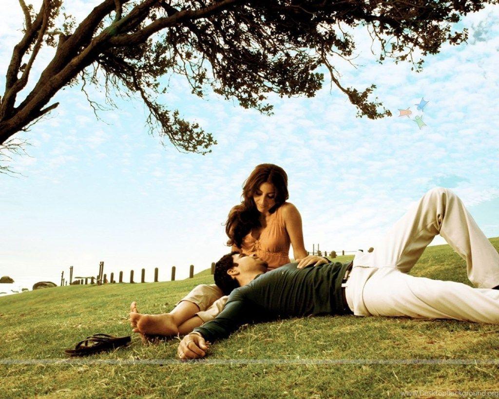 Wallpaper Lovable Scene Of Emraan Hashmi And Soha Ali Khan