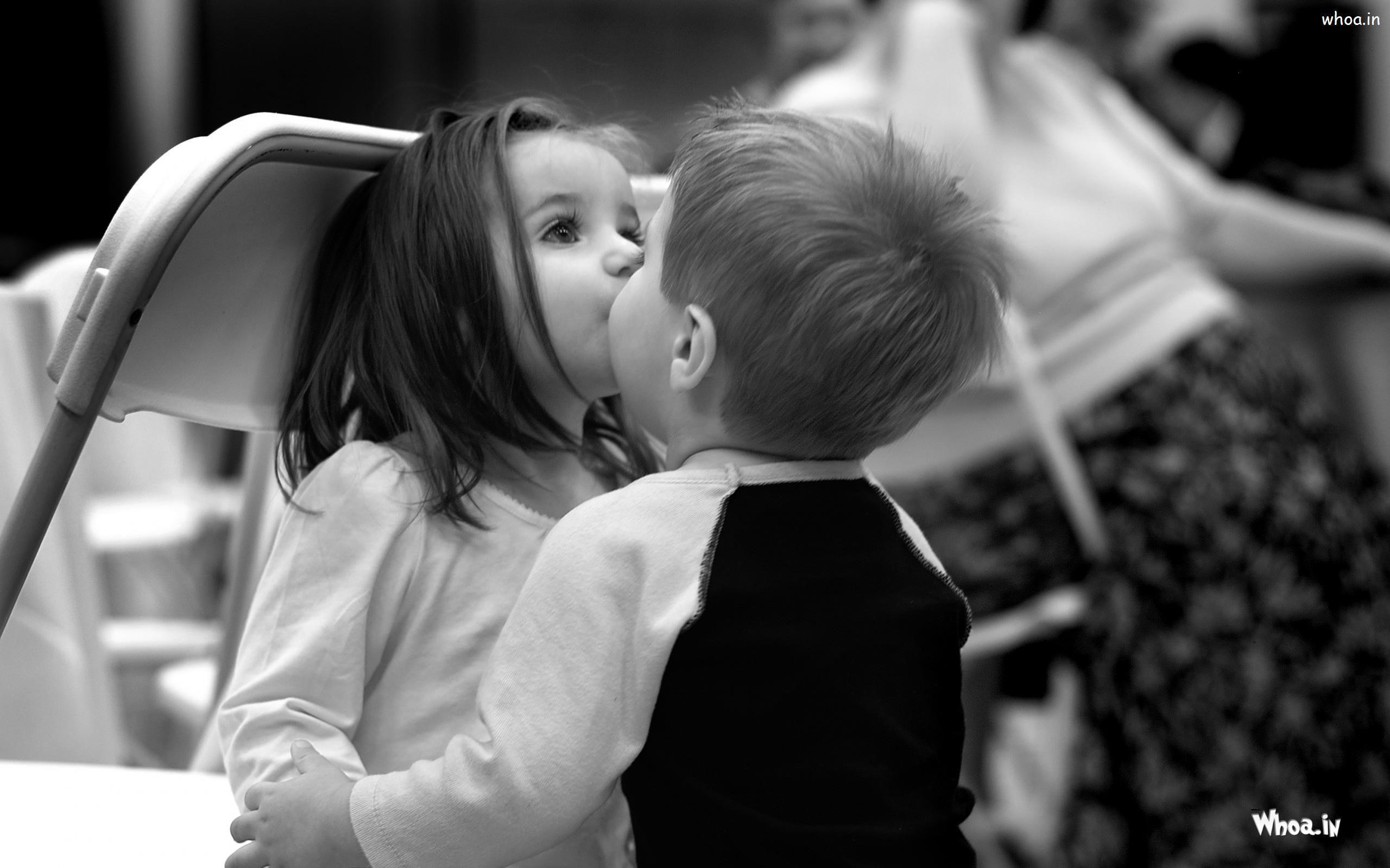 Boy Girl Kiss Wallpaper