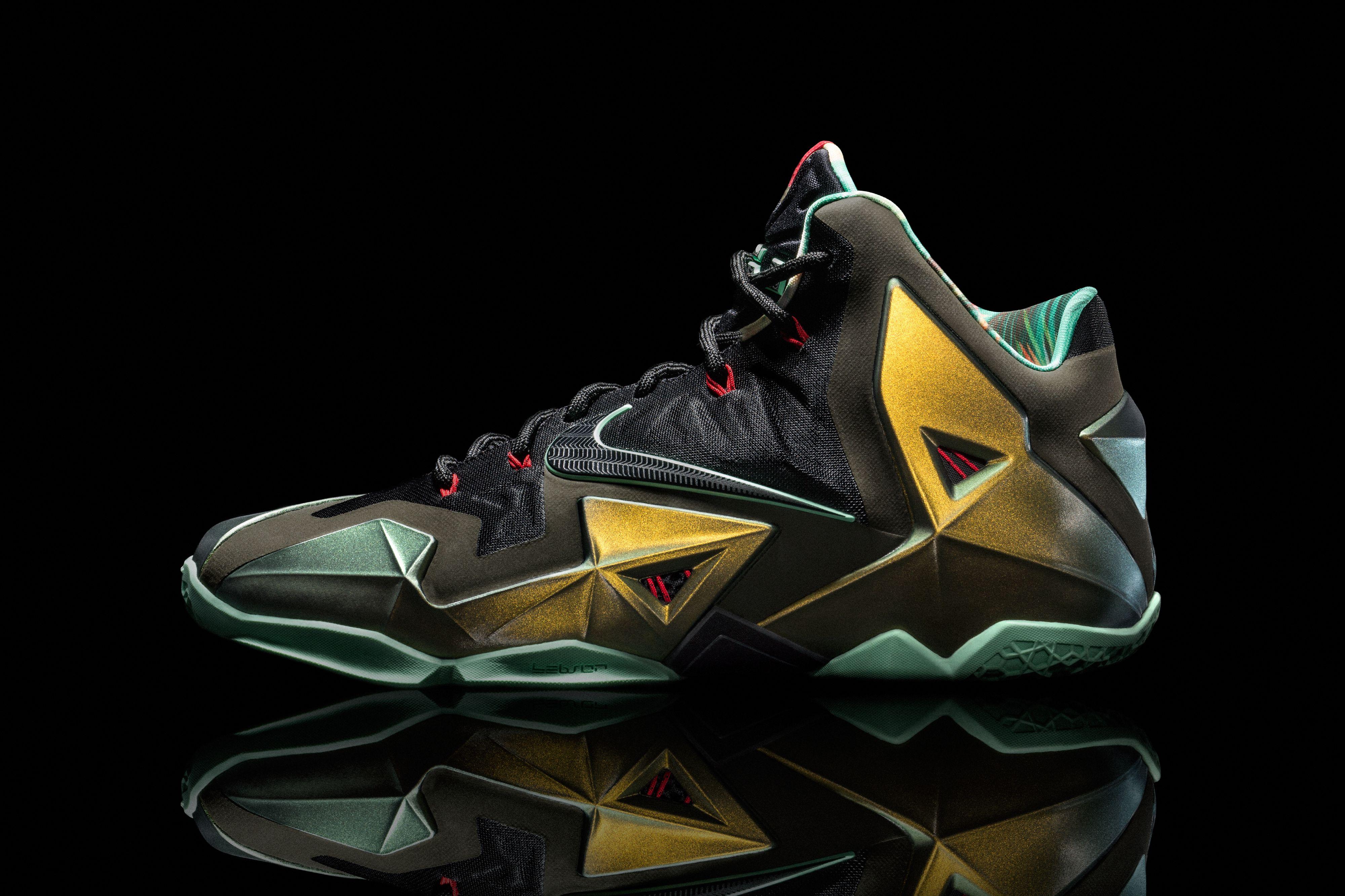 LEBRON 11 Provides a Protective Suit for LeBron James's Powerful
