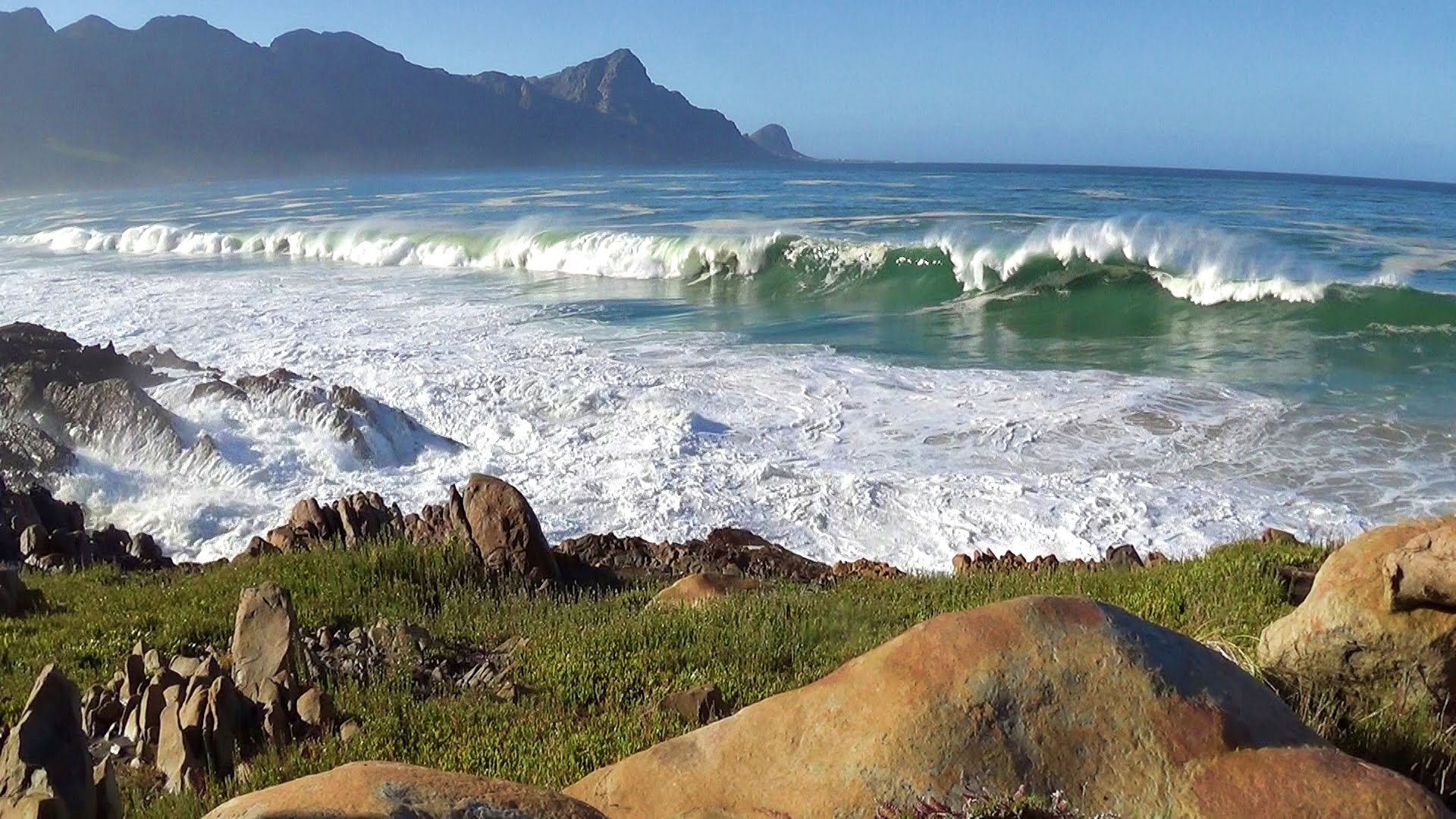 Beautiful 1hr nature scene waves crashing video