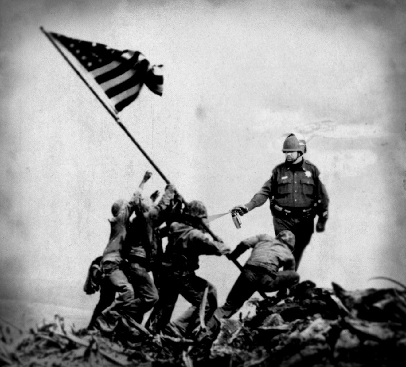 Flag Raising On Iwo Jima With Lt Pike