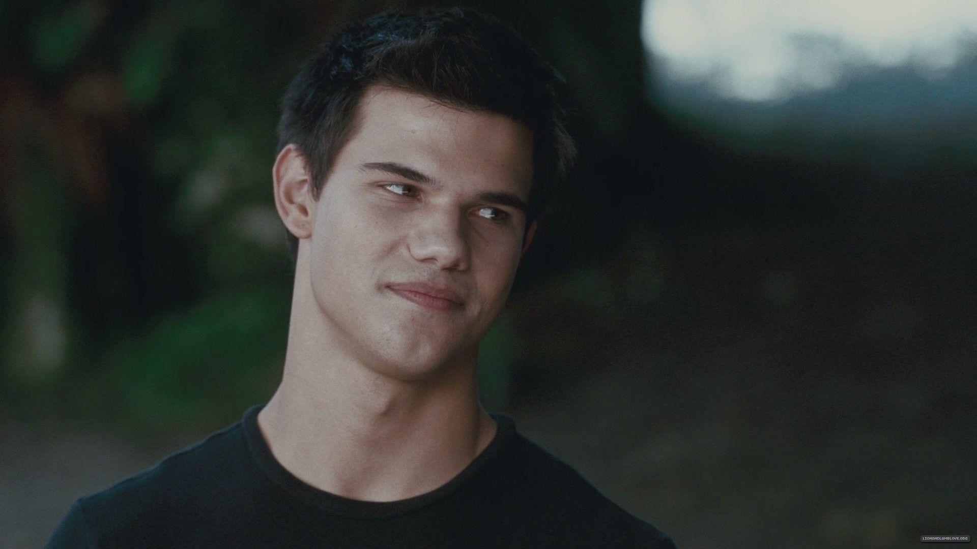 Taylor lautner, eclipse, back, bella, jacob, brings, screencap