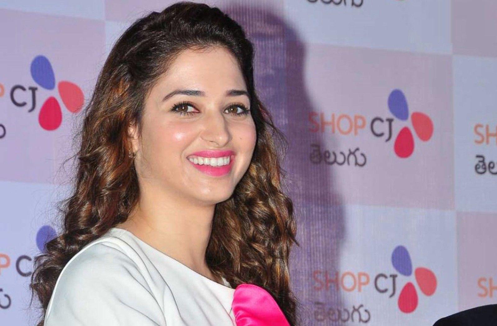 Tamanna Bollywood Actress Wallpaper Image
