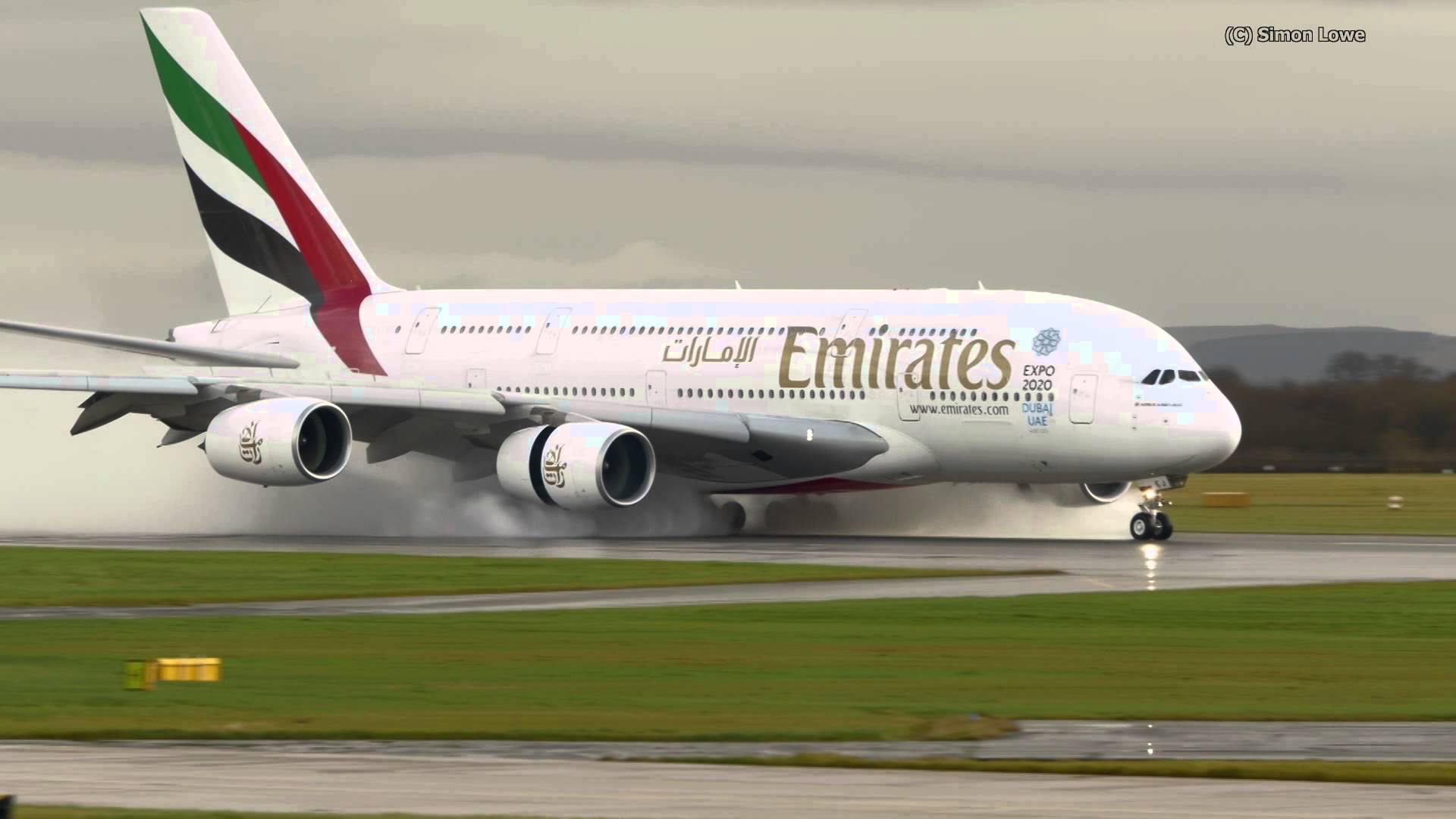 A380 Thrust Reverse on a Wet Runway