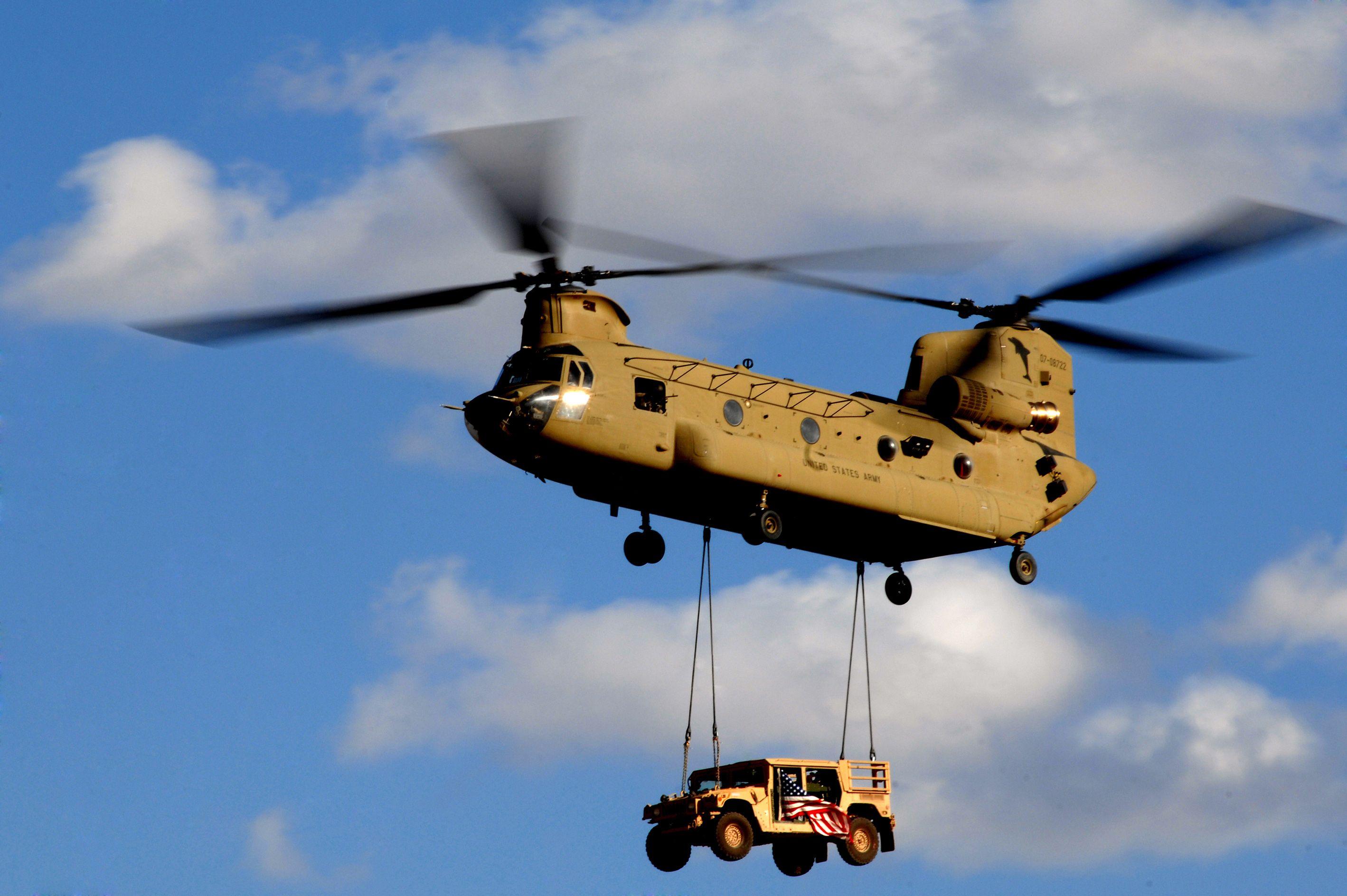 Boeing CH 47F Chinook Helicopter 07 08722