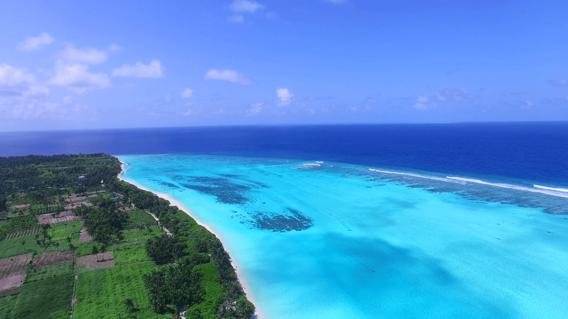 v00222 Maldives beautiful beach background white sandy tropical