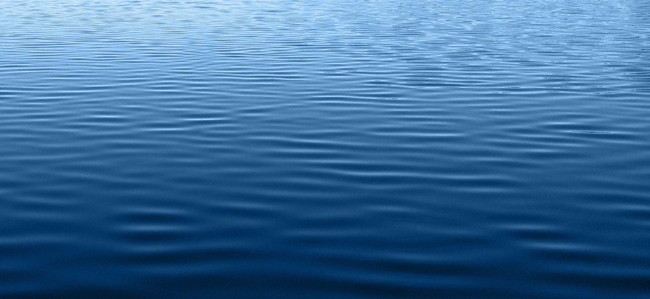 Engaging Water Background Photo