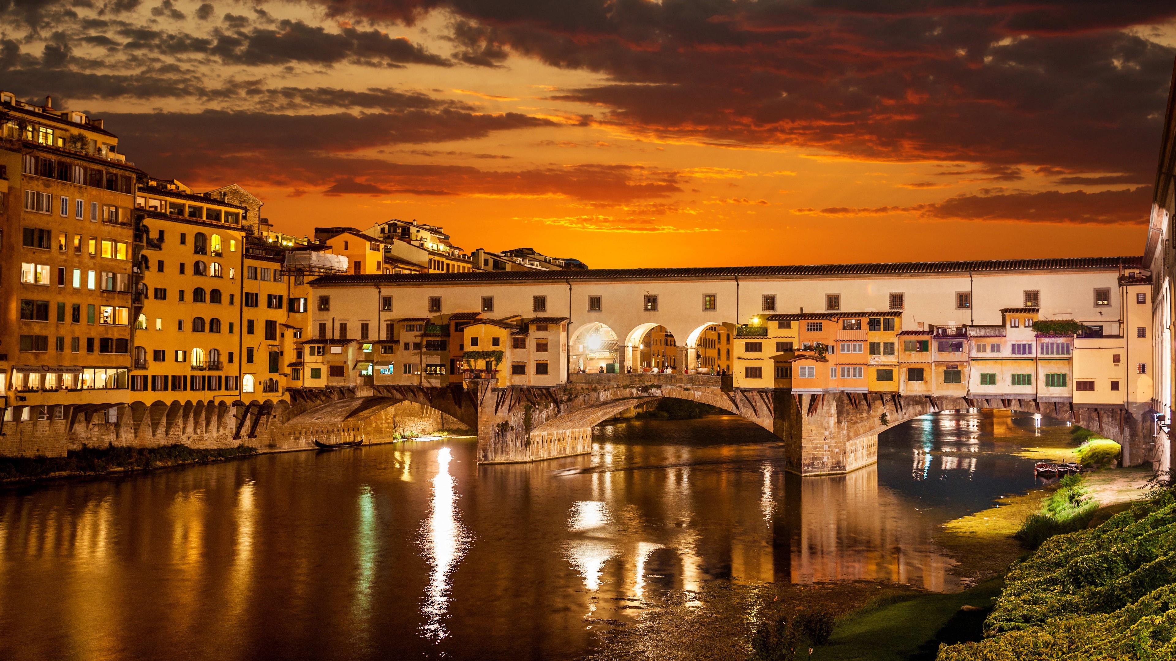Ponte Vecchio (Old Bridge), Italy Wallpaper. Wallpaper