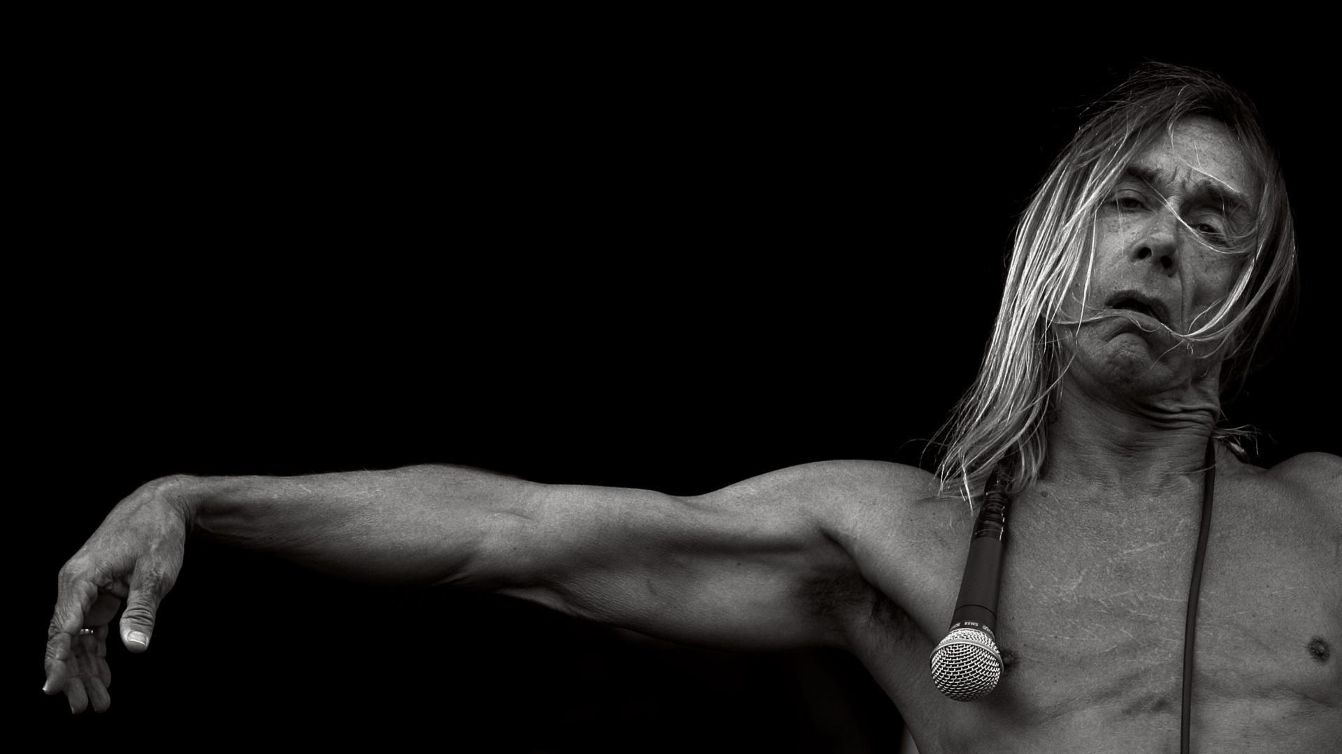 Anthony Kiedis Background 4K Download