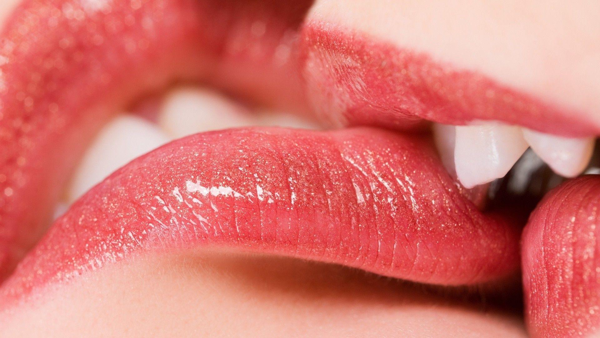 Lips Kiss Image