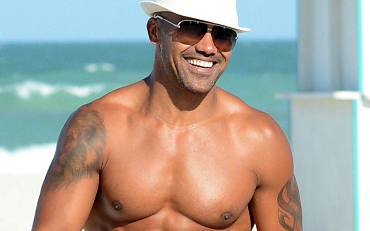 Shemar Moore Shows Off Killer Body at 48! (PHOTOS)