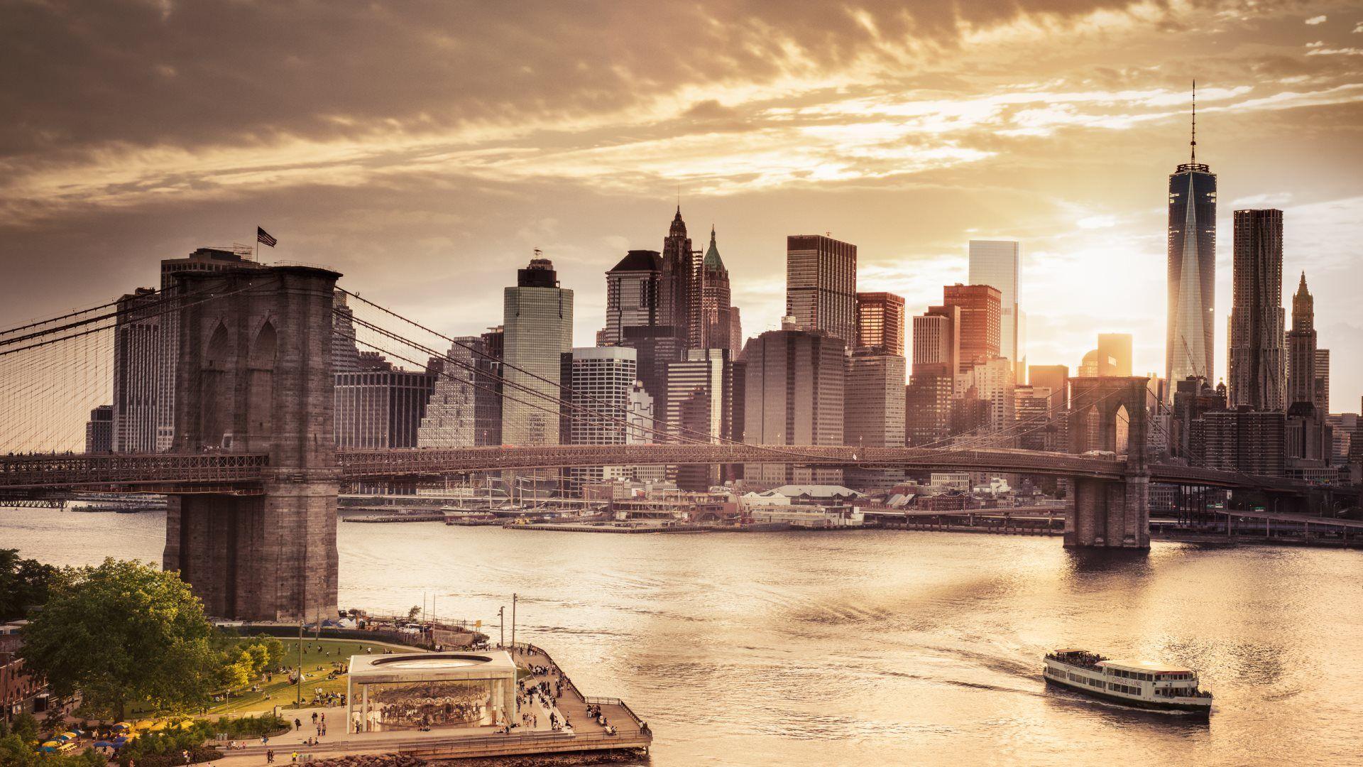 Cityscape: Manhattan Bridge & Skyscrapers wallpaper