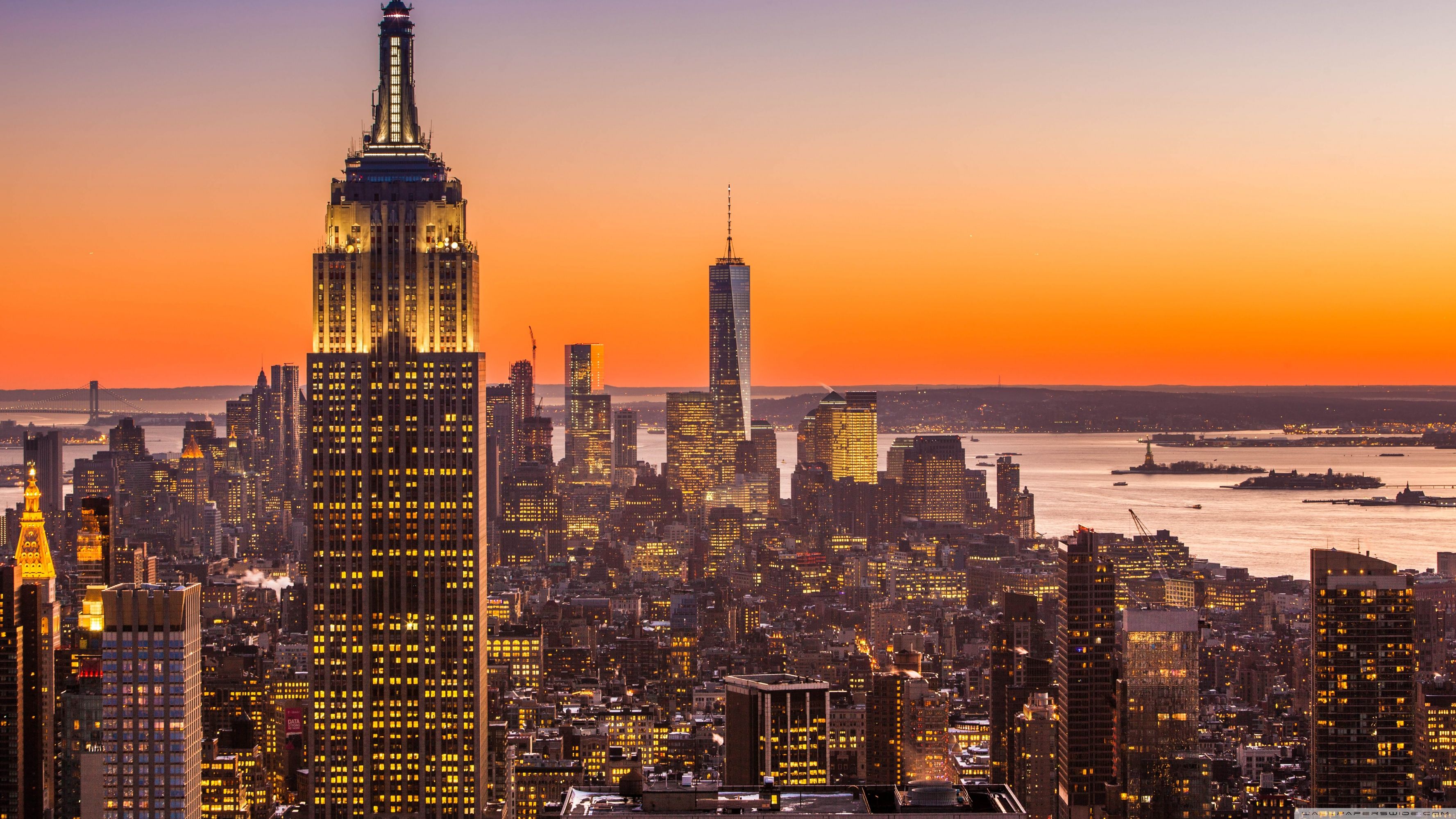 Hãy cảm nhận một New York City Skyline tràn ngập ánh đèn lung linh với những hình nền widescreen wallpapers hoàn toàn mới và đẹp mắt nhé!