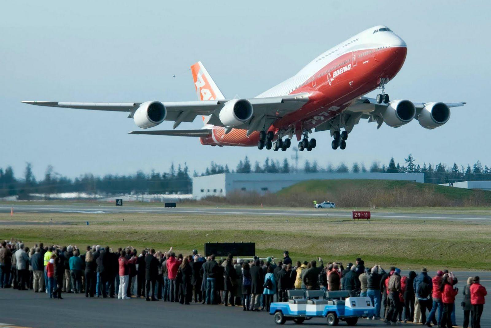 Boeing 747 8 Intercontinental Takes To The Skies