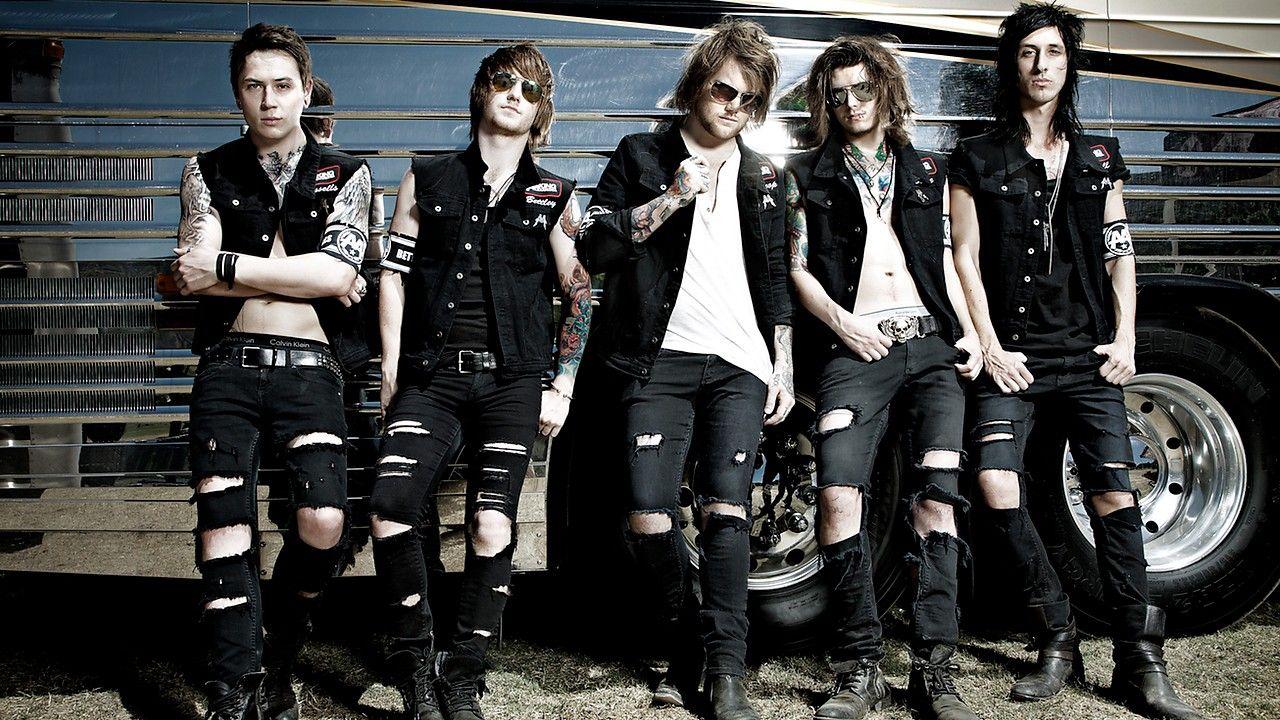 Asking Alexandria Party Less, But Still Play Hard