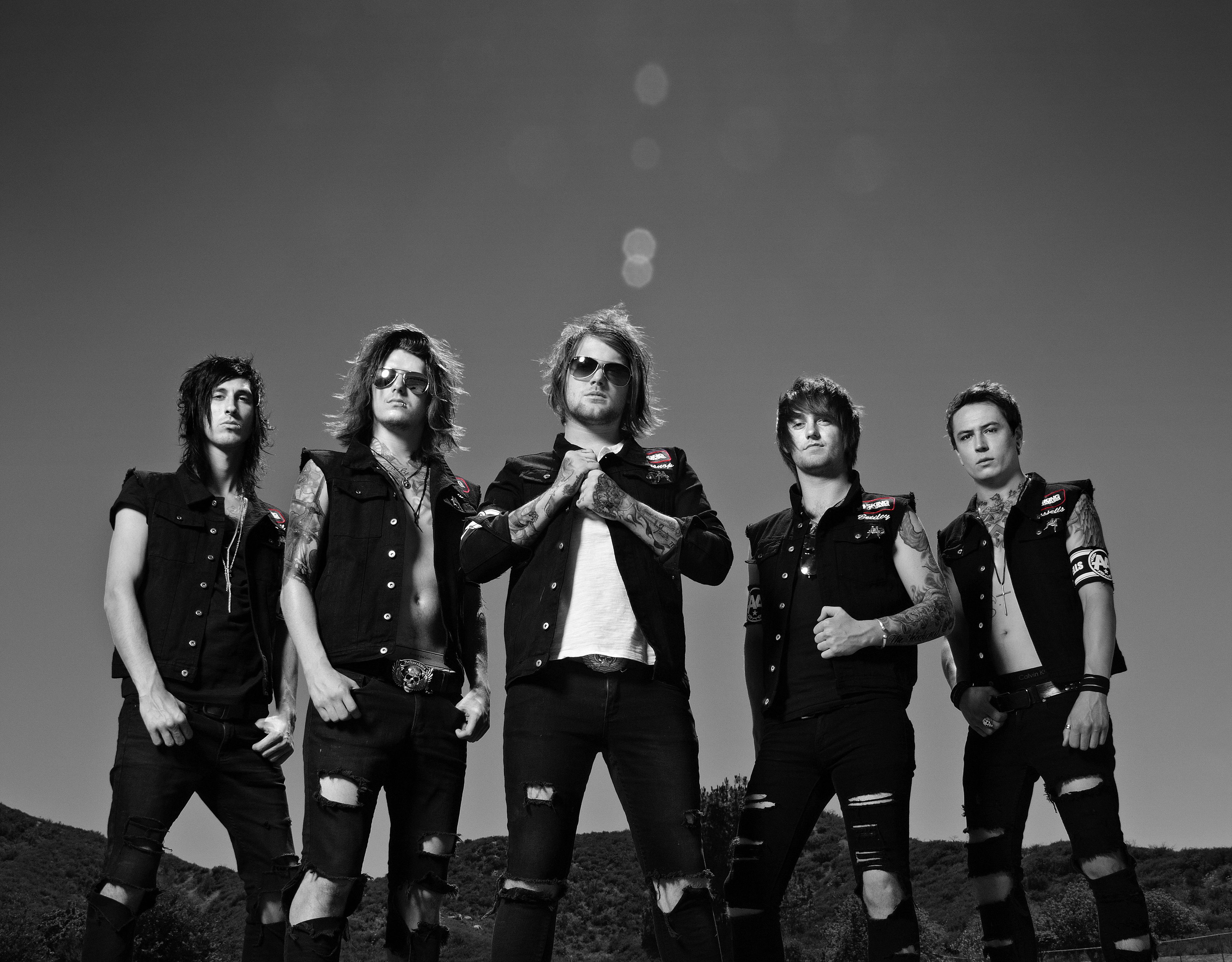 Asking Alexandria front man leaves band