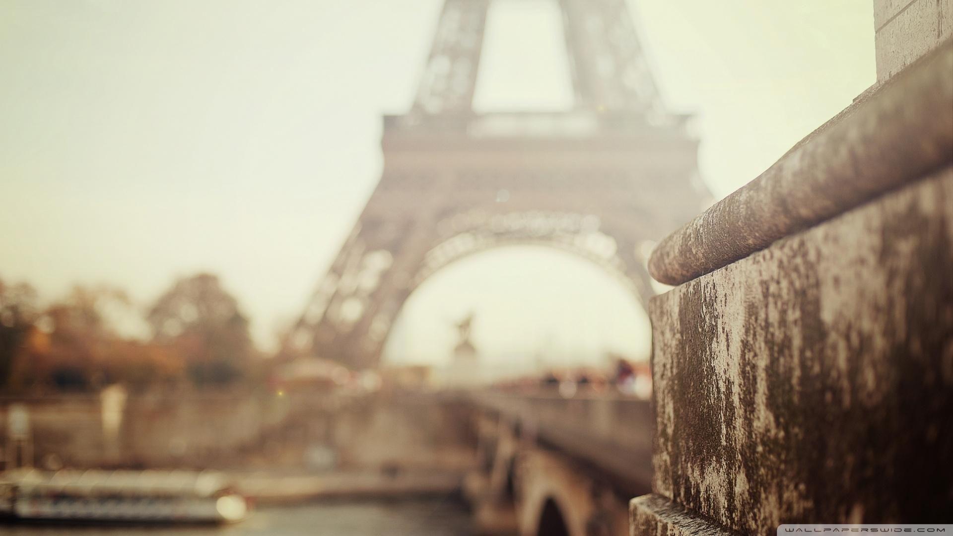 Eiffel Tower Vintage wallpaper