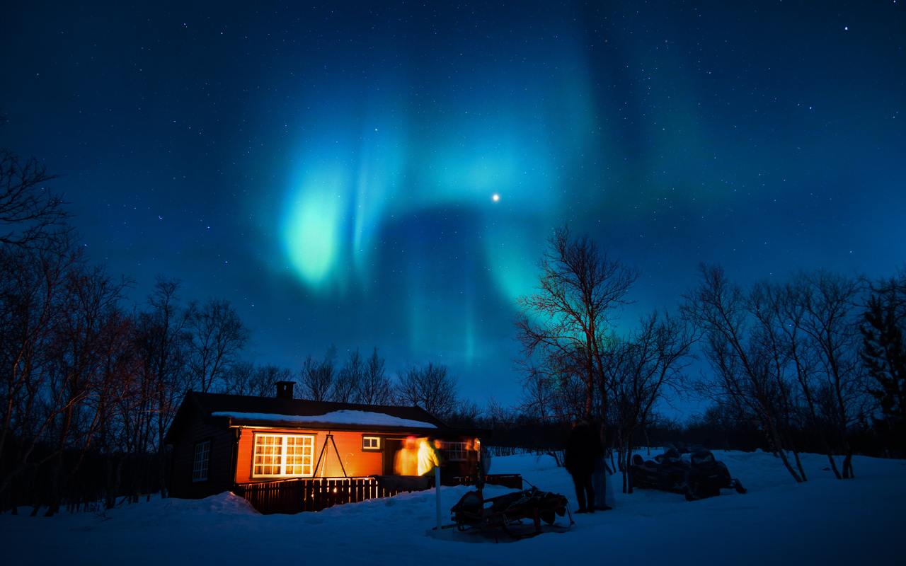 House Under Aurora Northern Lights 720P HD 4k Wallpaper