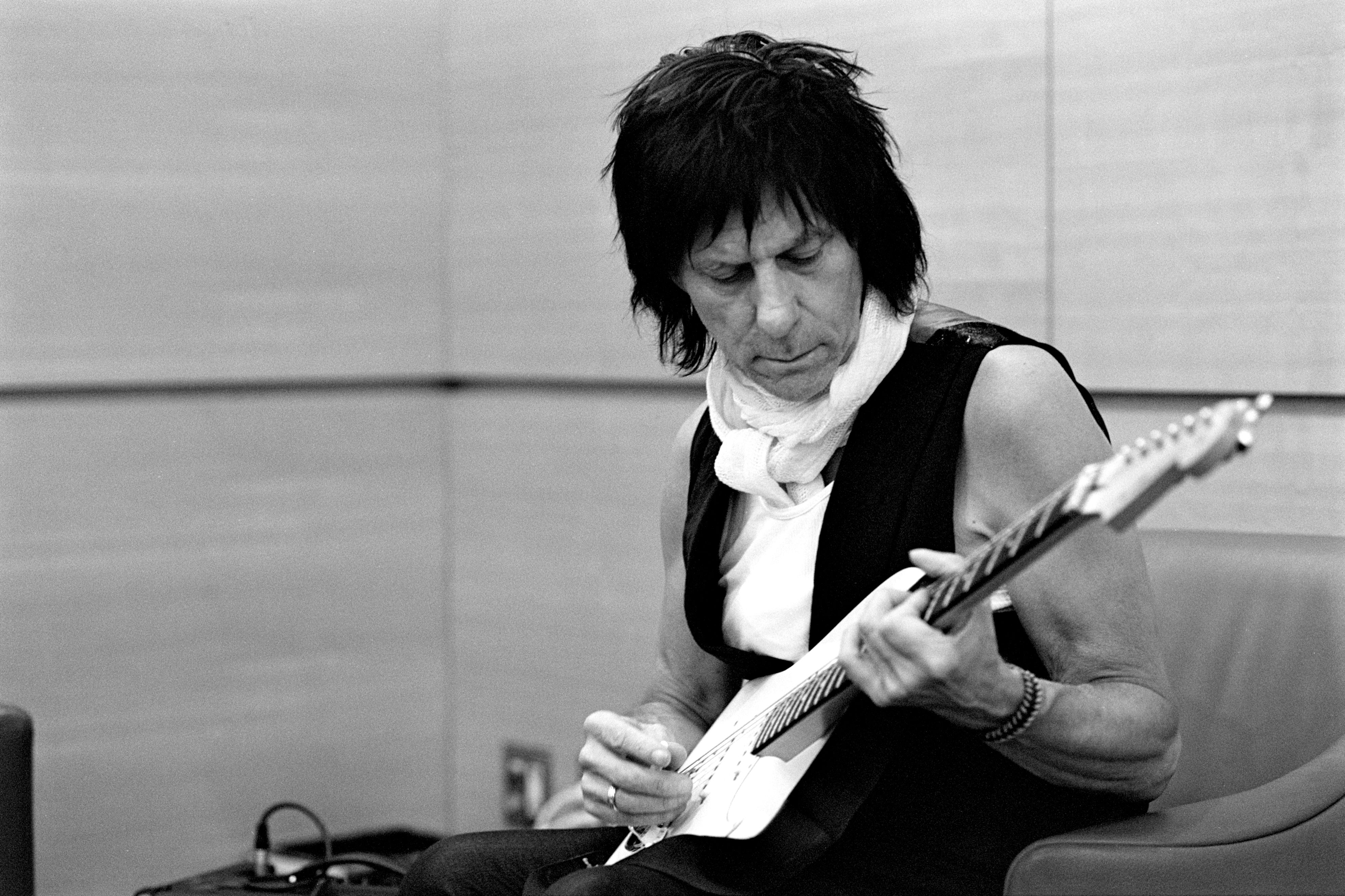 Charitybuzz: closingEARLY: Meet Jeff Beck Backstage at the Concert
