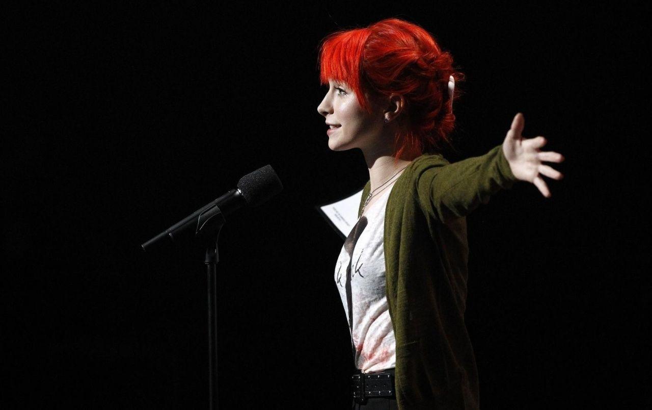 Hayley Williams on Stage wallpaper .wallpapertock.net
