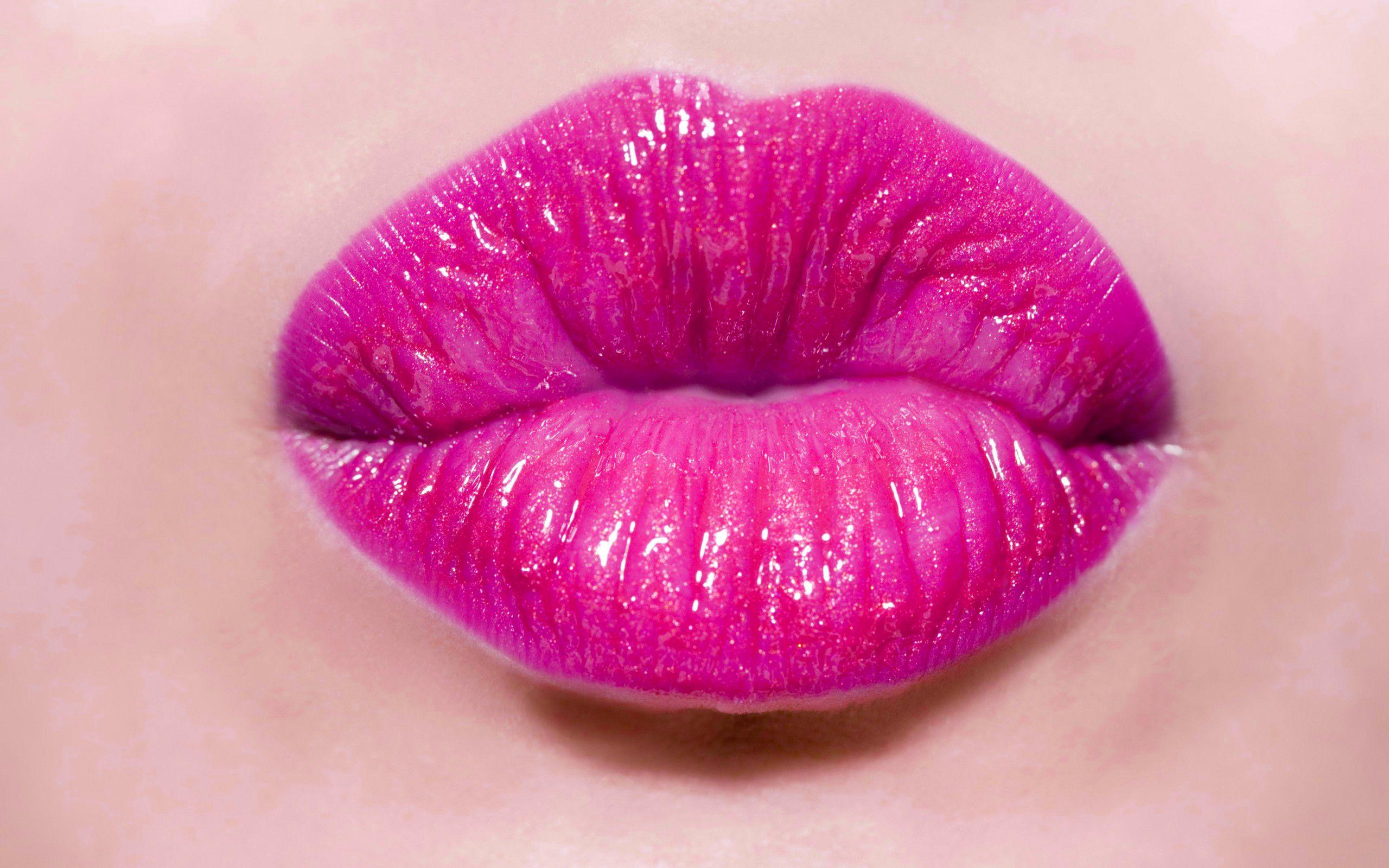 Pink lips kiss