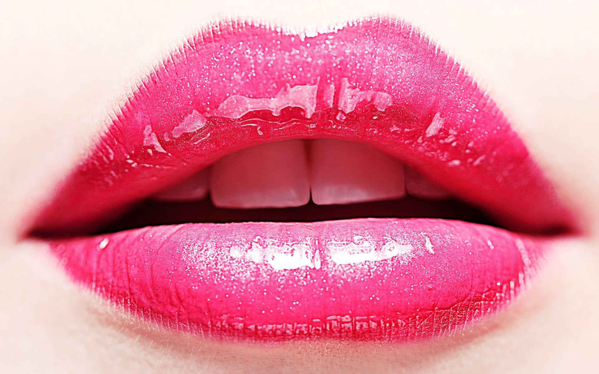 Pink Lips Wallpaper