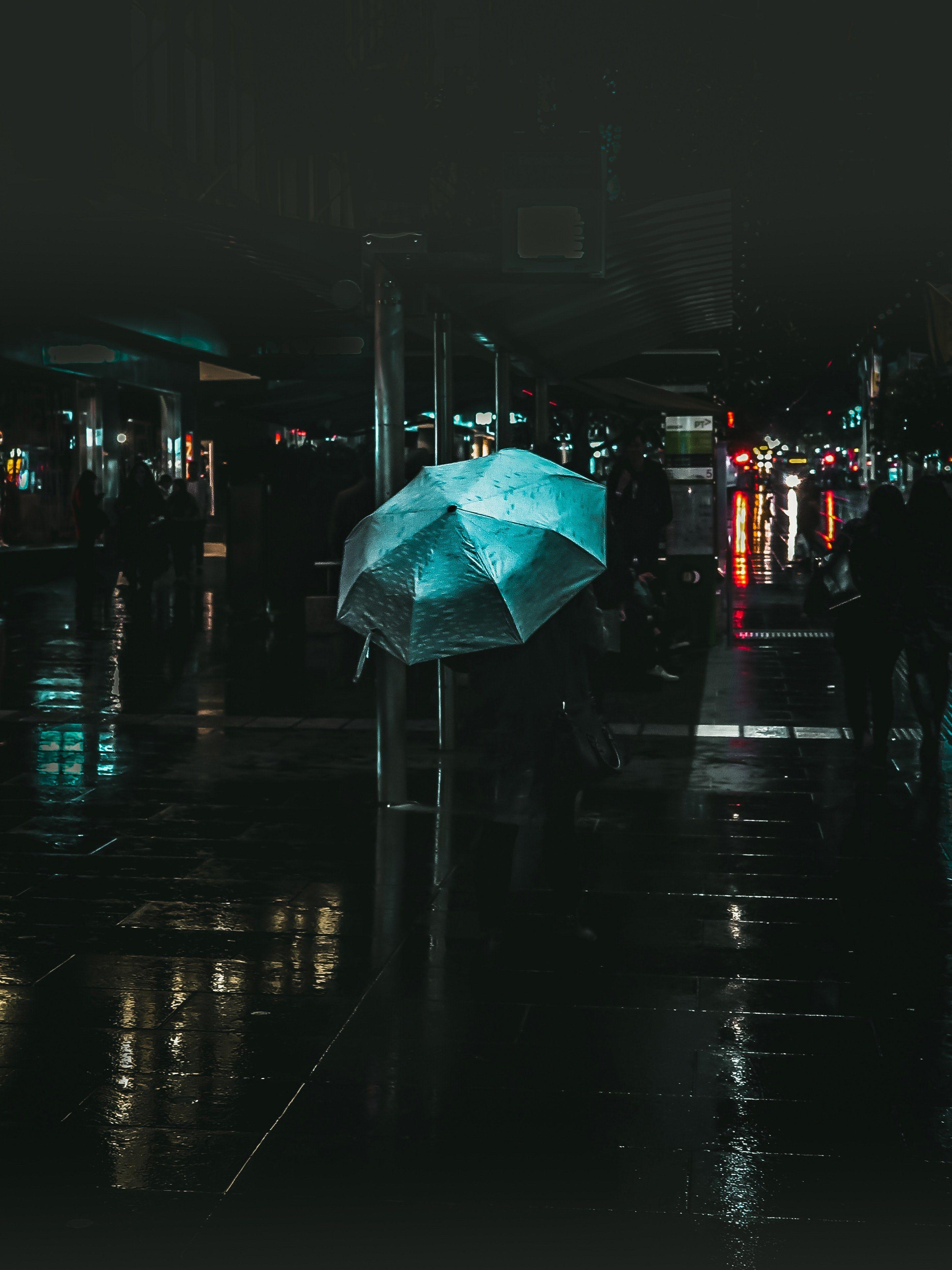rain umbrella bus stop and night HD wallpaper and background