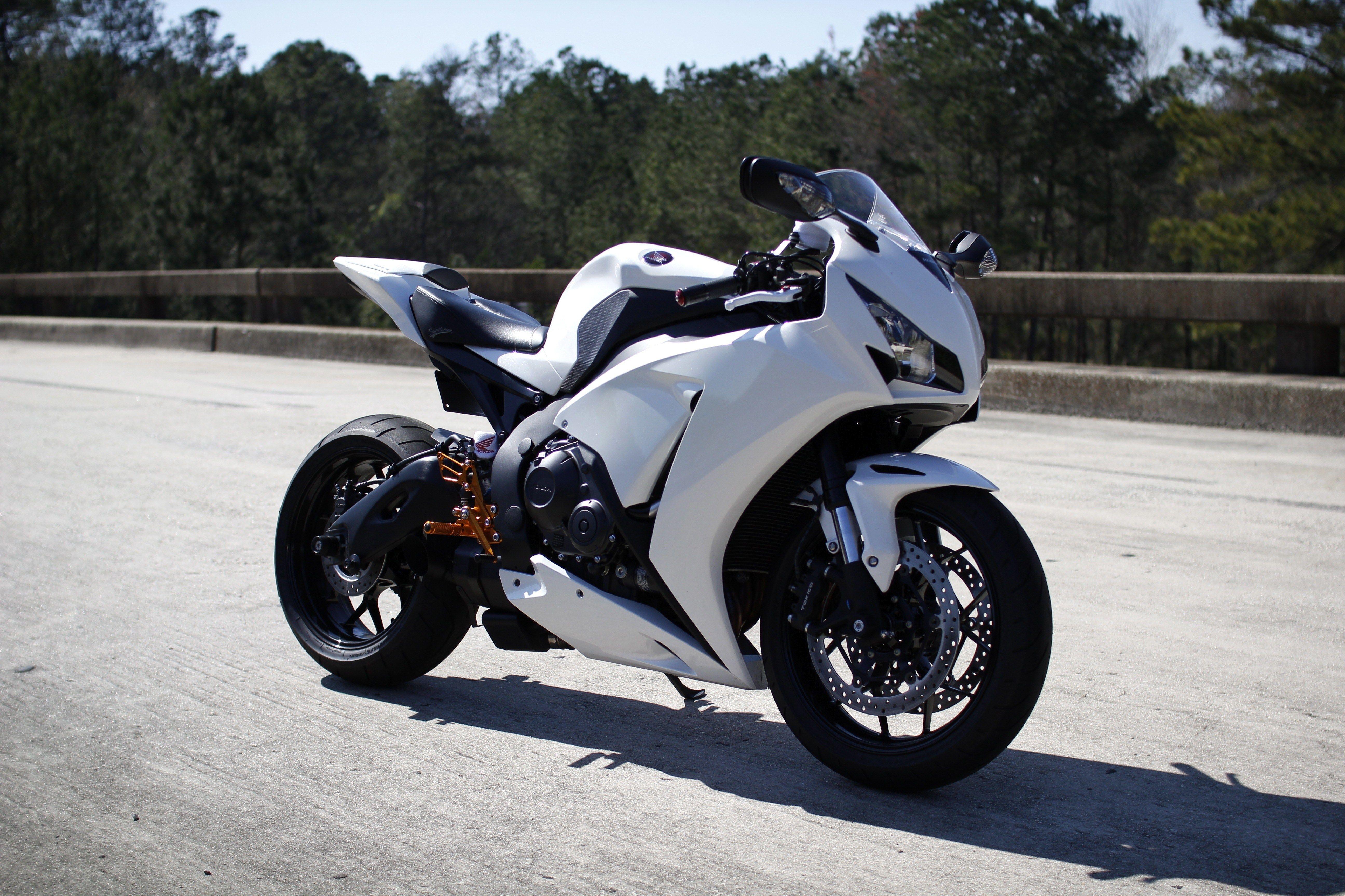 Honda Sport Cbr1000rr White Edition Wallpaper 4087 Wallpaper Honda