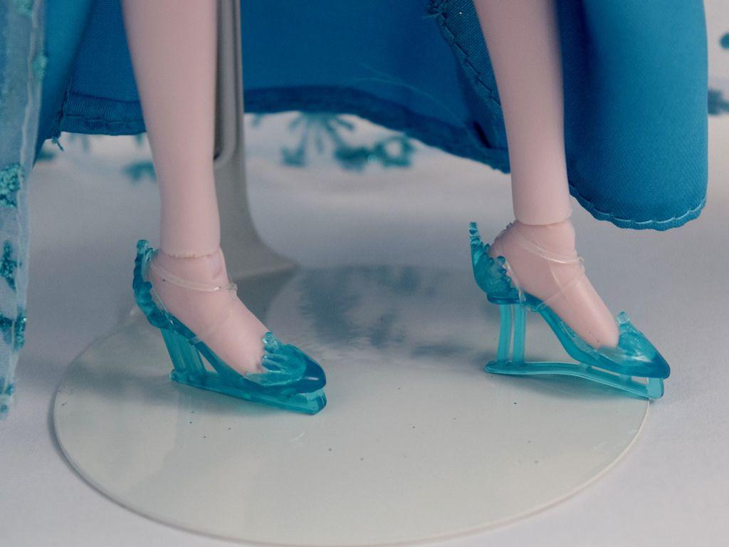 Elsa & Anna Ice Skating Set Disney Store Purchase