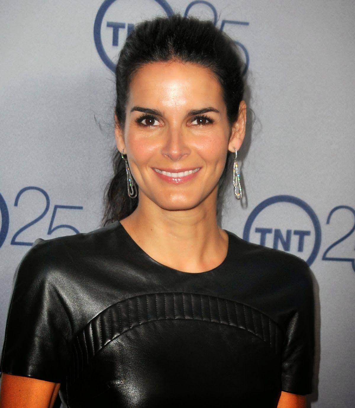 Latest Celebrity Photos: Angie Harmon Sexy and Hot Wallpapers.