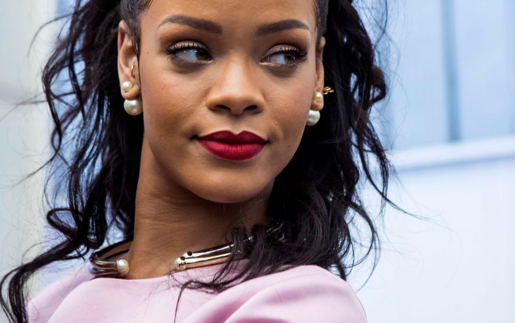 Download New Rihanna Wallpaper HD #tVo