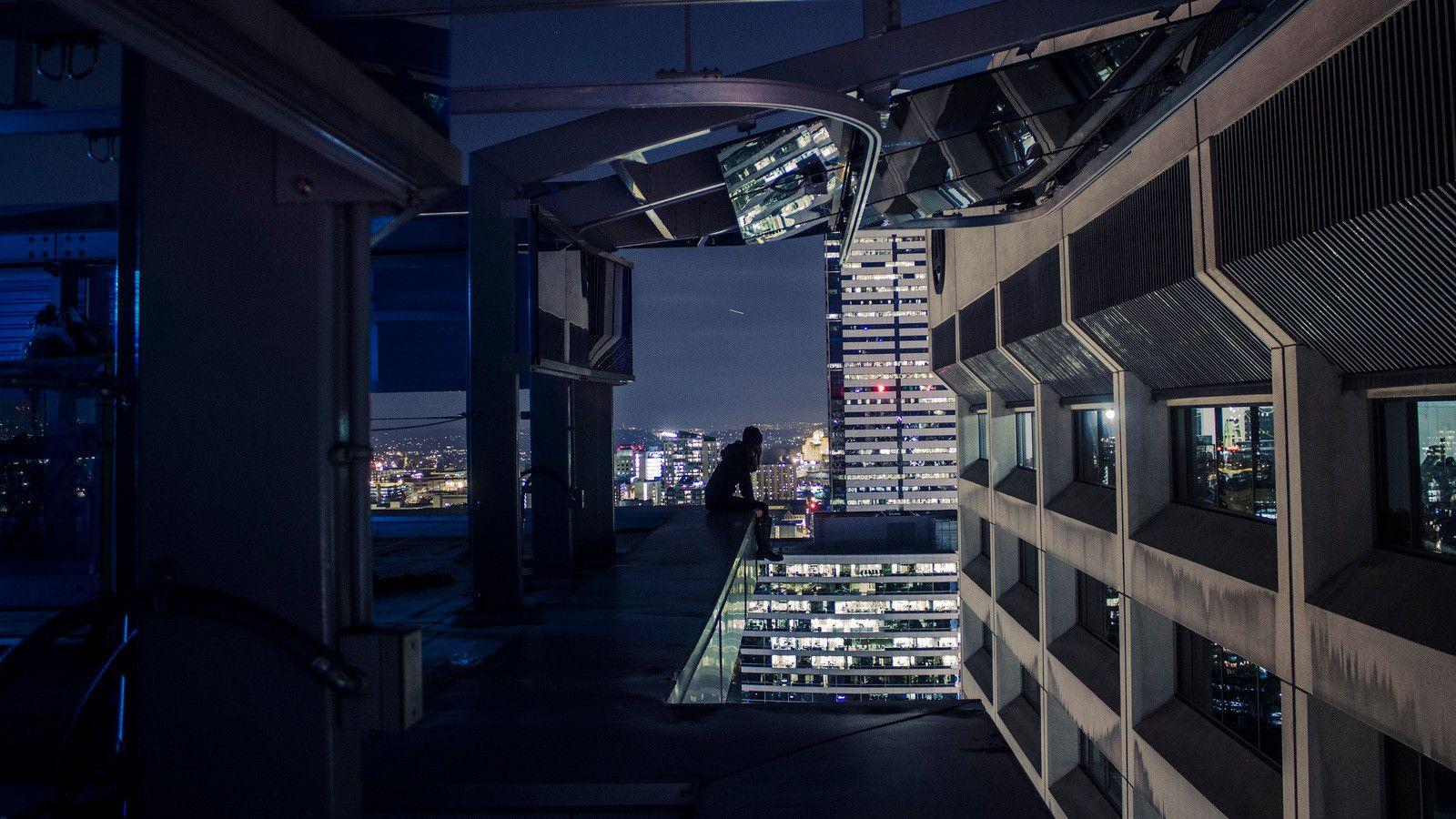 Urban Rooftop at Night [1600 x 900]