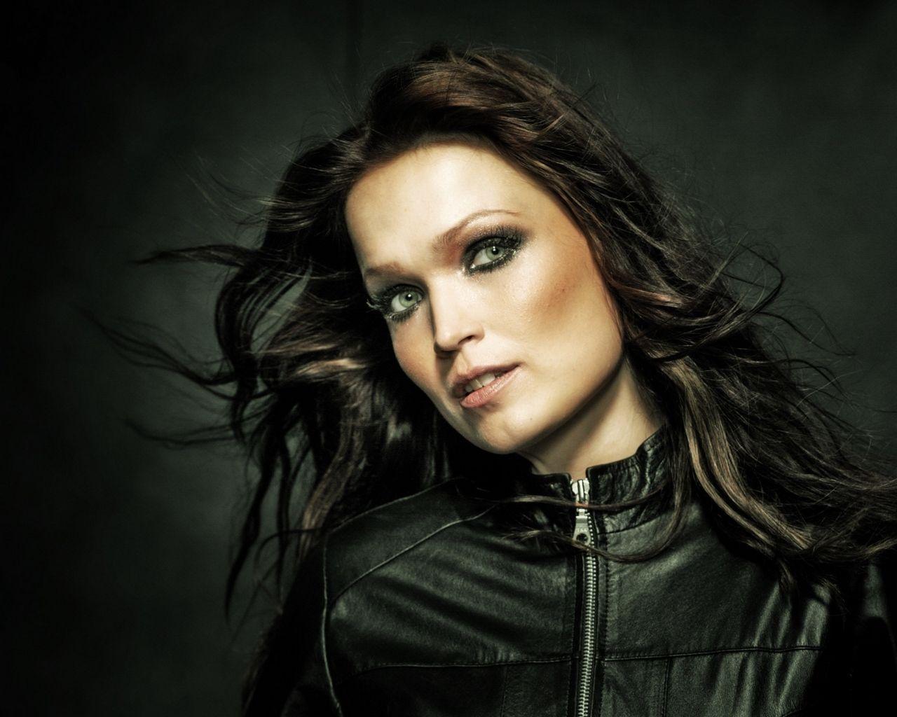 Download wallpaper 1280x1024 tarja turunen, girl, jacket, hair, look