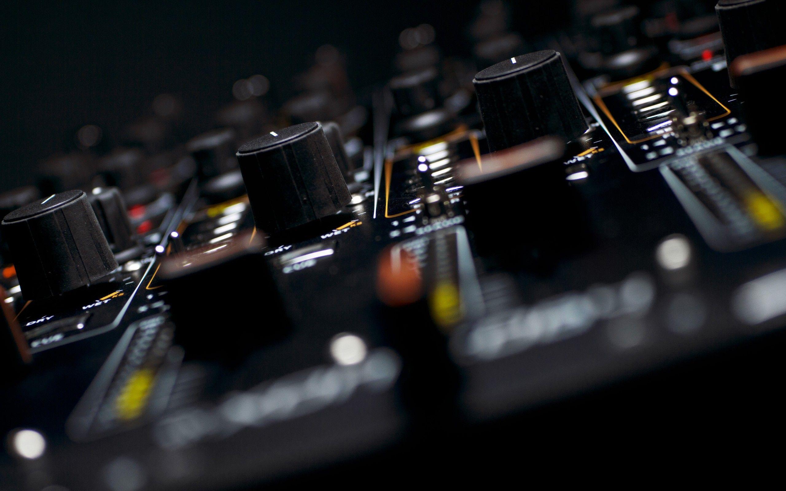 Wallpaper technology, depth of field, mixing consoles